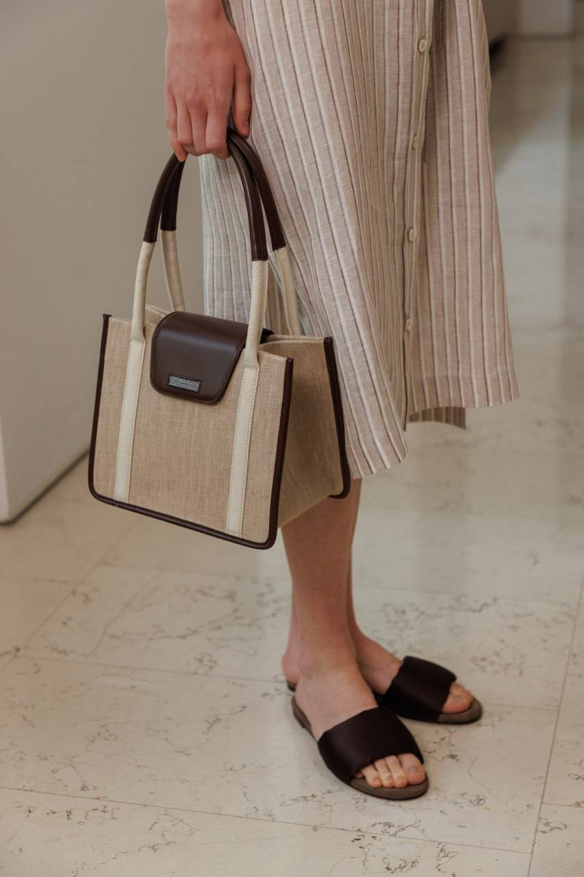 

Brown flip-flops with puffy effect Peserico