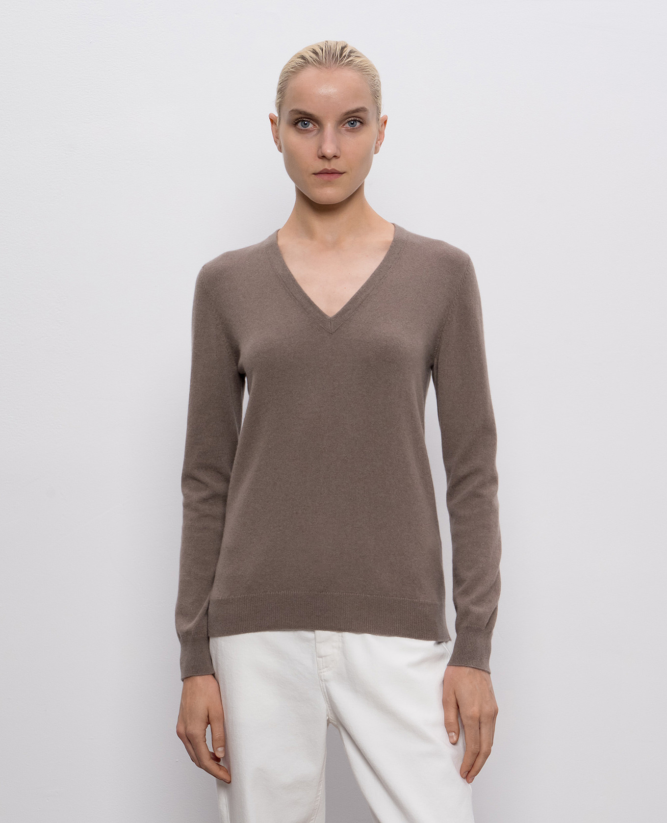 

Brown cashmere pullover with monil chain Brunello Cucinelli