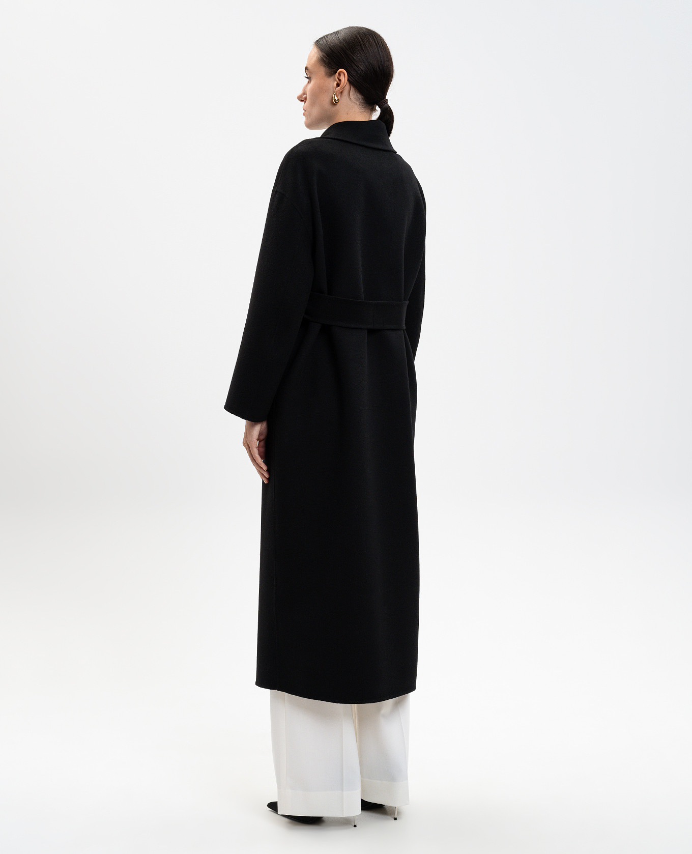 

Black wool coat with a smell Heresis