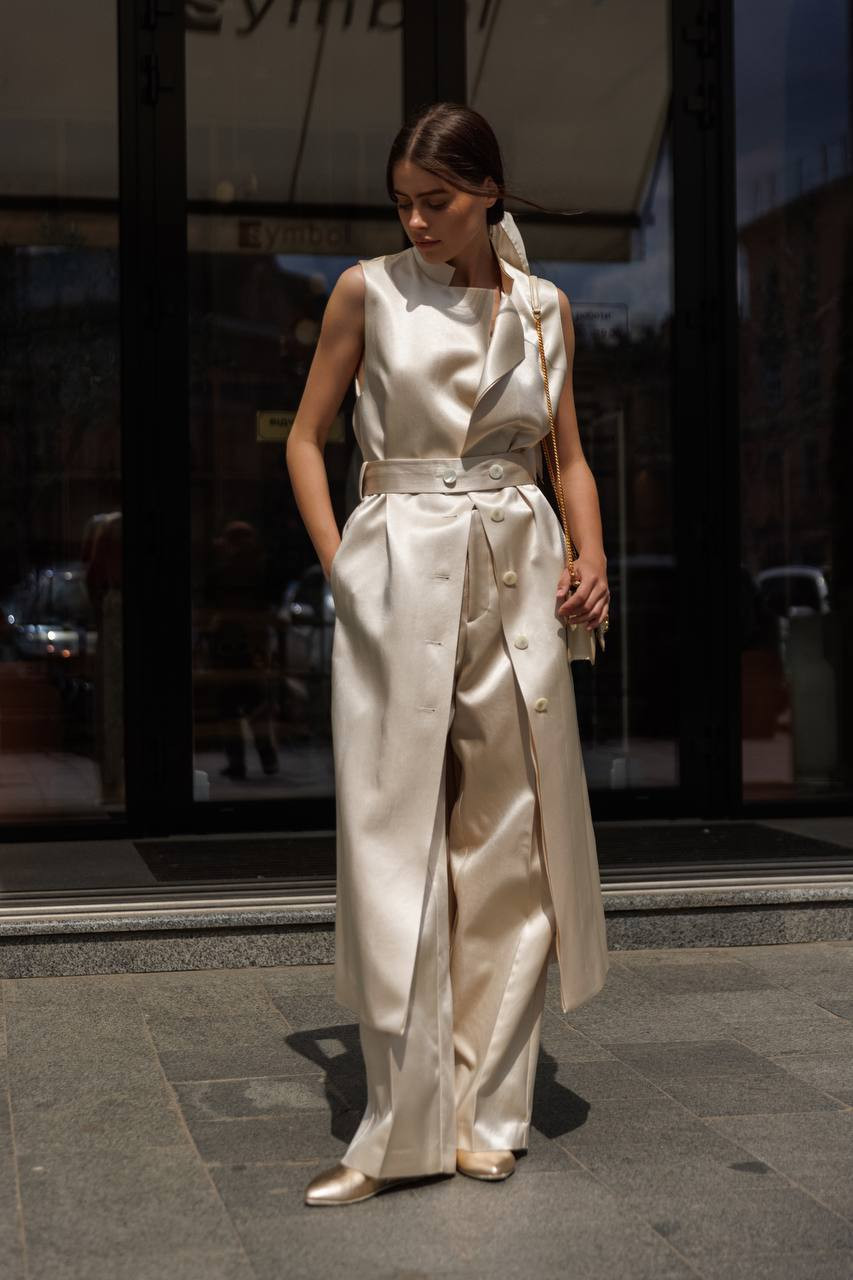 

Beige pants with shiny texture Philosophy di Lorenzo Serafini