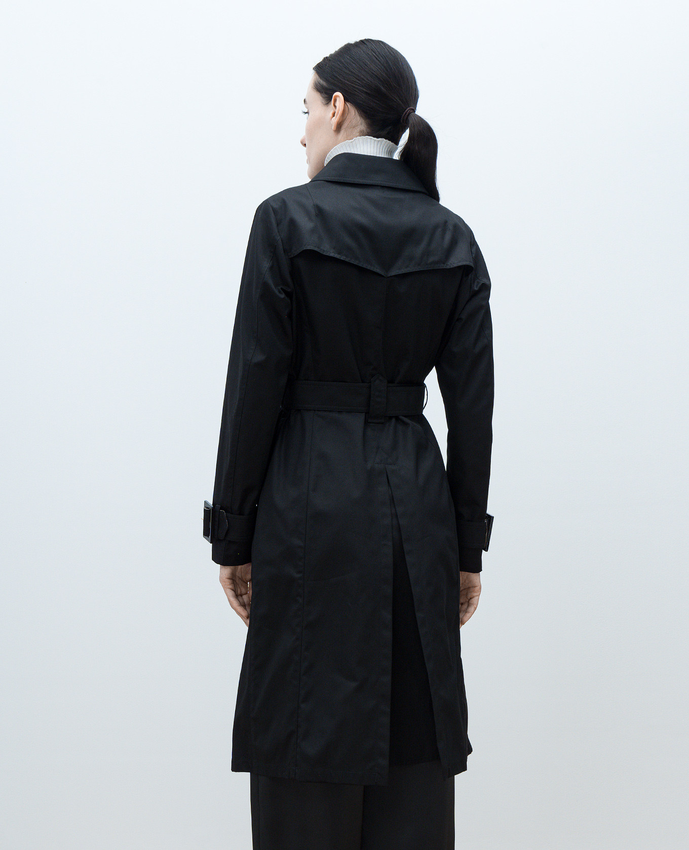 

Black double-breasted trench coat with branded hardware Herno