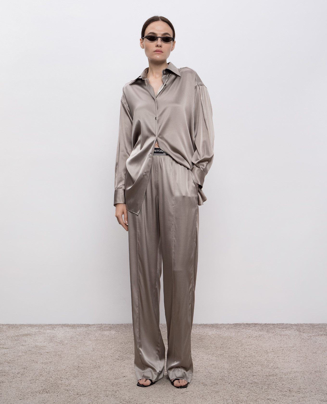 

Beige silk trousers with logo Tom Ford