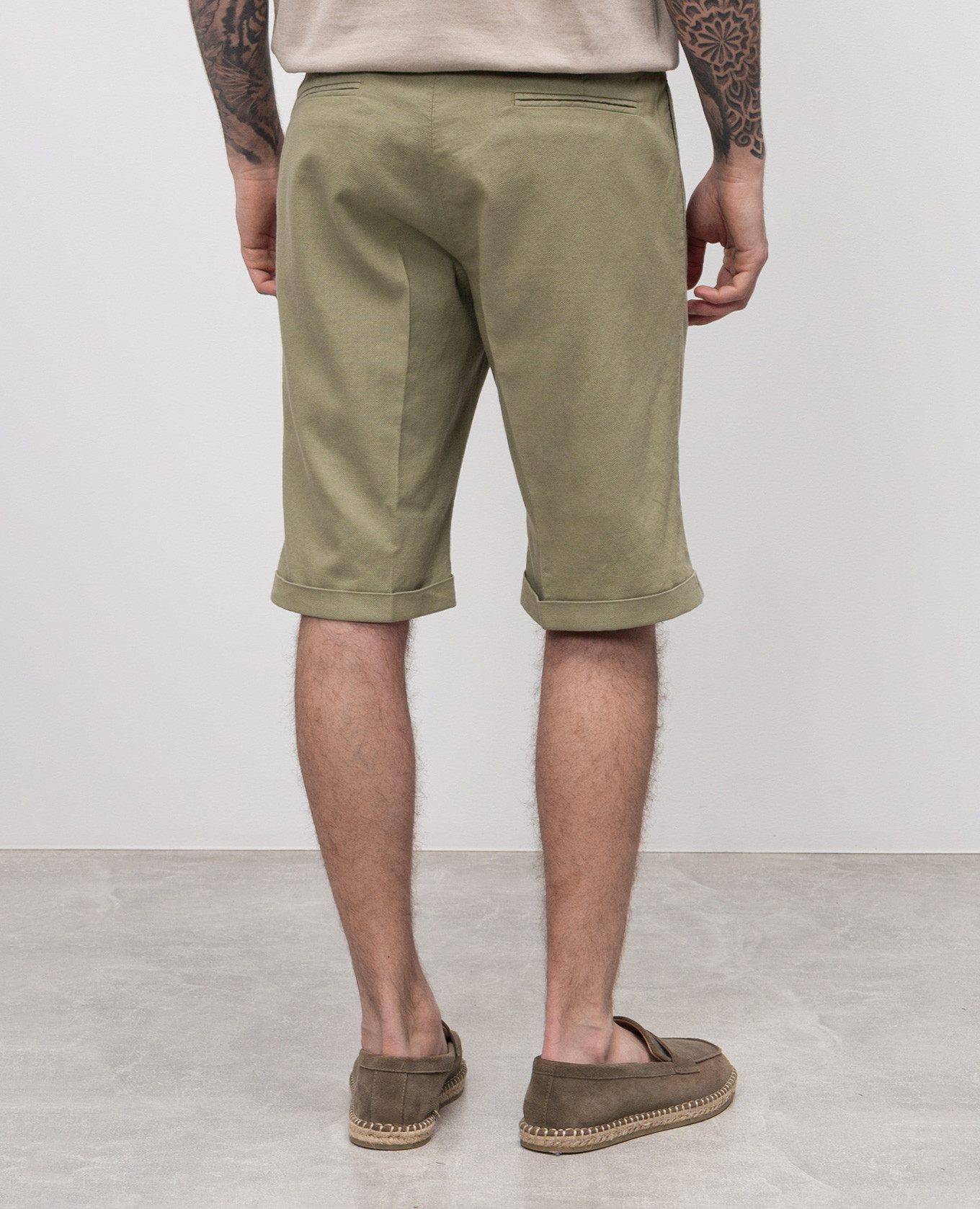 Green linen shorts CAPOBIANCO 4