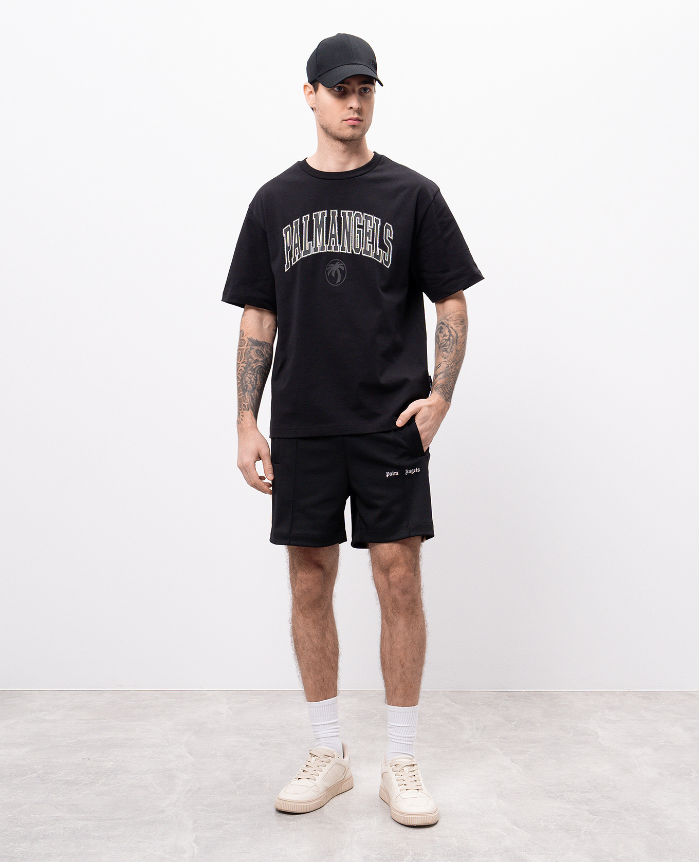 

Black T-shirt with logo emblem Palm Angels