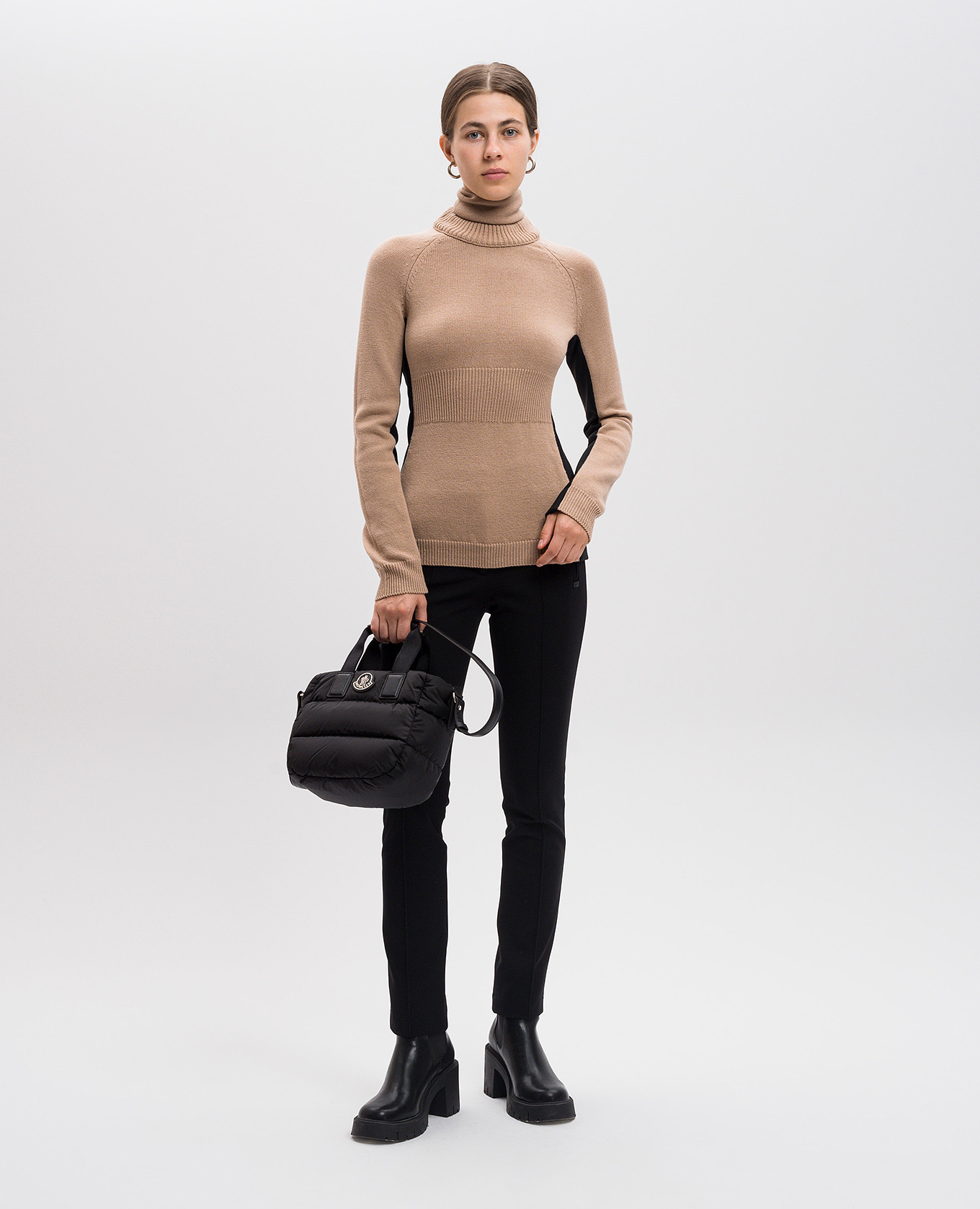 

Beige wool sweater with logo Moncler Grenoble
