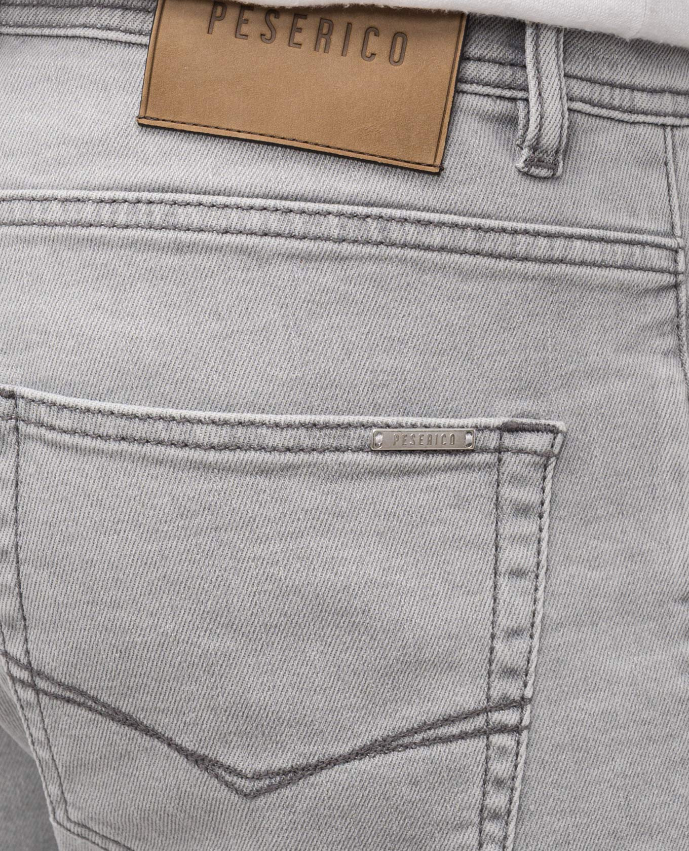 

Grey jeans with logo patch Peserico