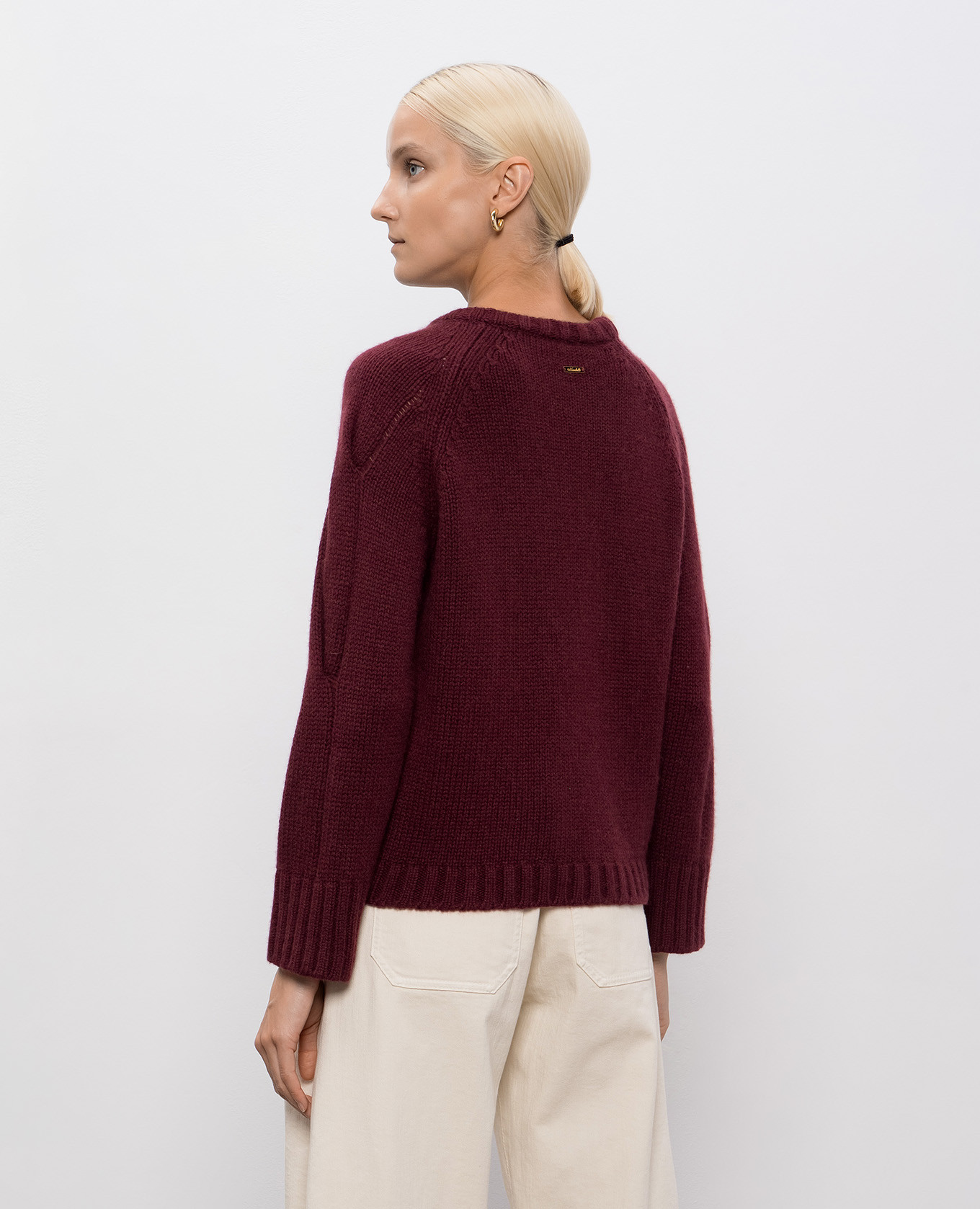 Burgundy cashmere sweater with textured pattern Enrico Mandelli 4