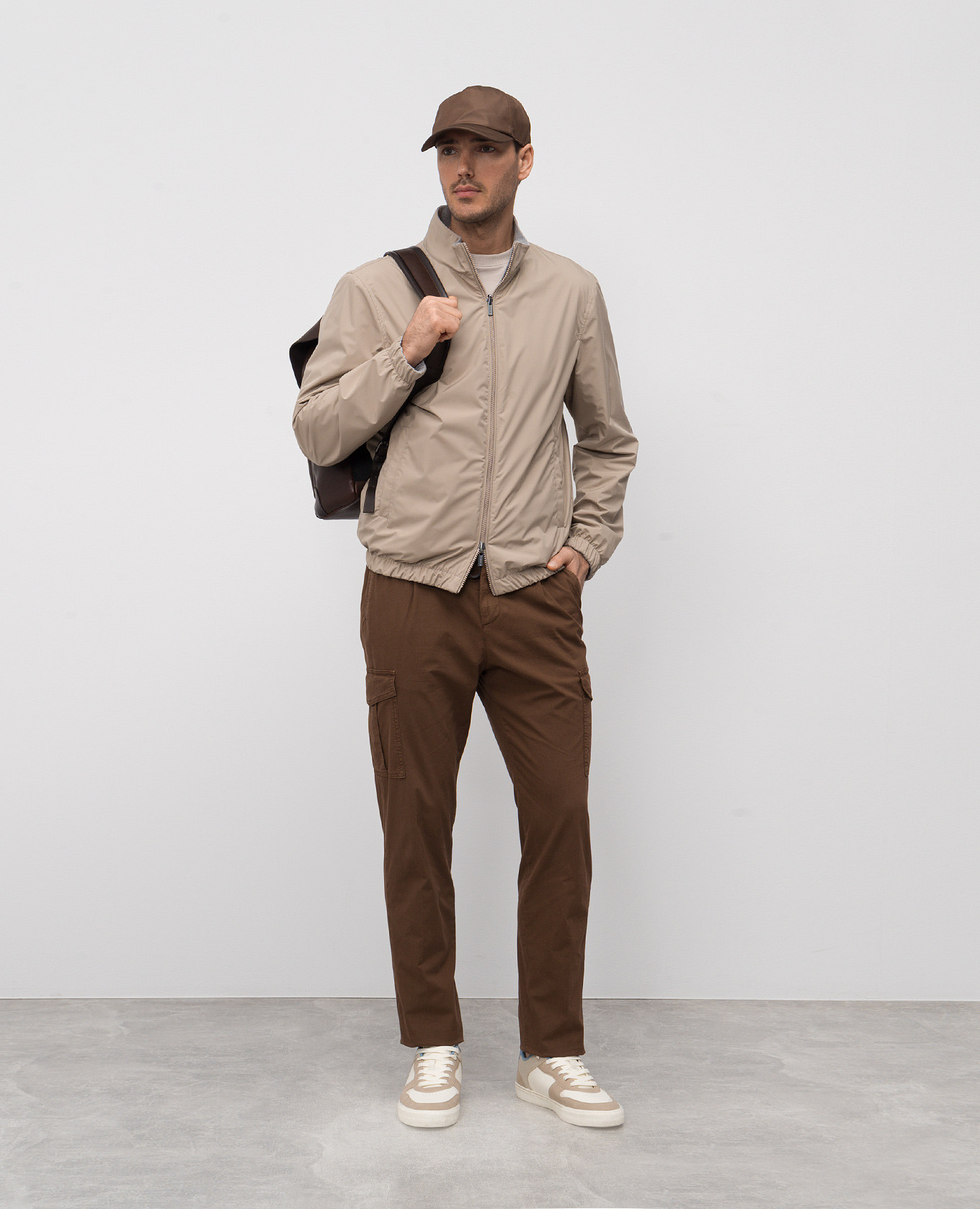 

Brown cargo with logo Peserico