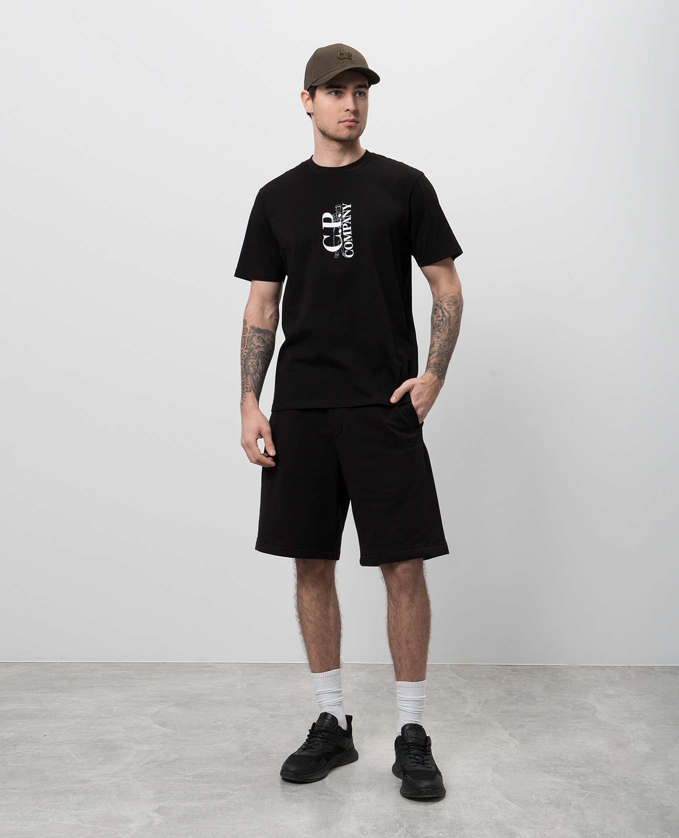 

Black shorts with logo embroidery C.P. Company