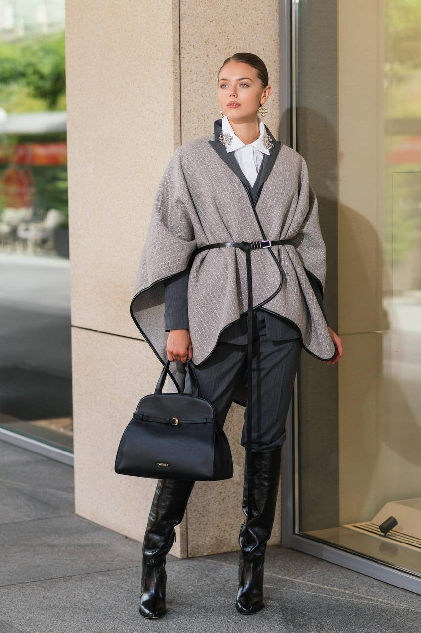 Black leather belt in two turns with logo Gianni Chiarini 5