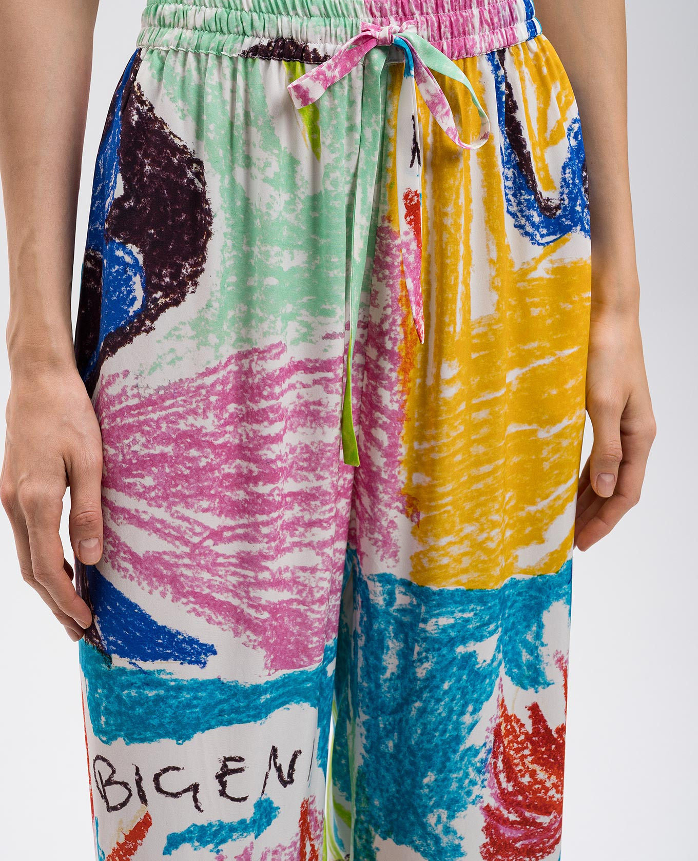 

QUINN pants made of silk in a floral print Gary Bigeni, White