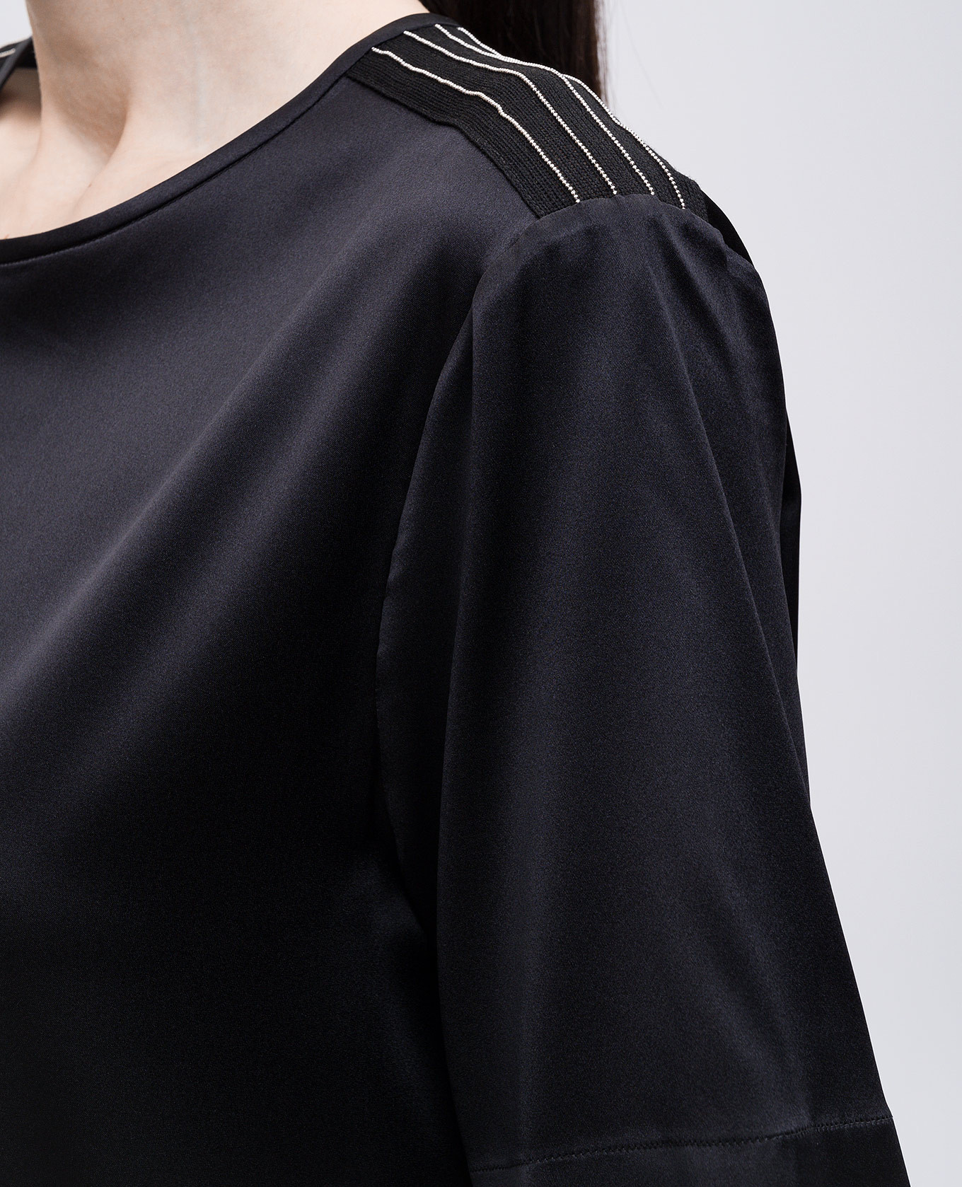 

Black silk top with monil chain Peserico