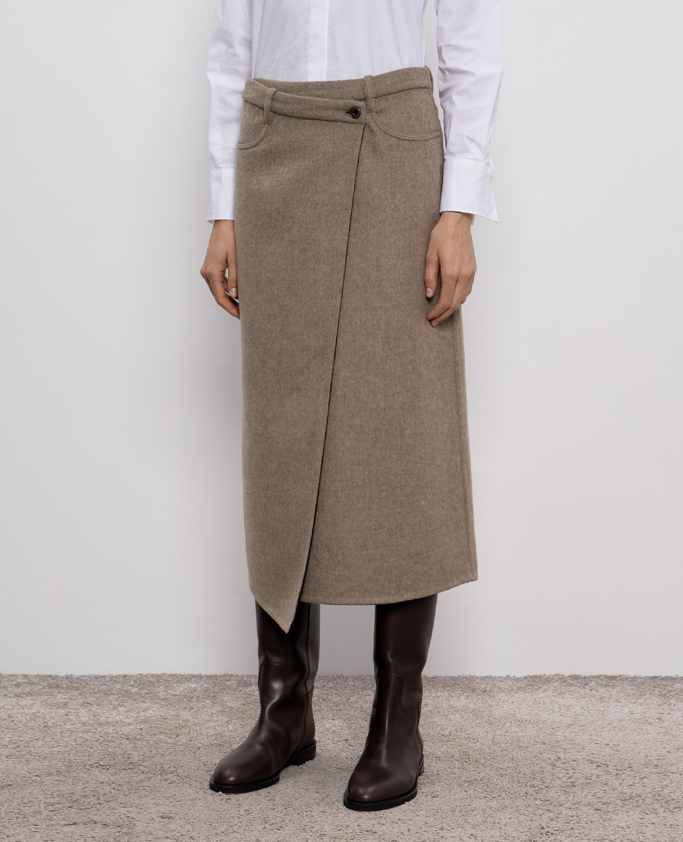 

Beige wool skirt with a smell Brunello Cucinelli
