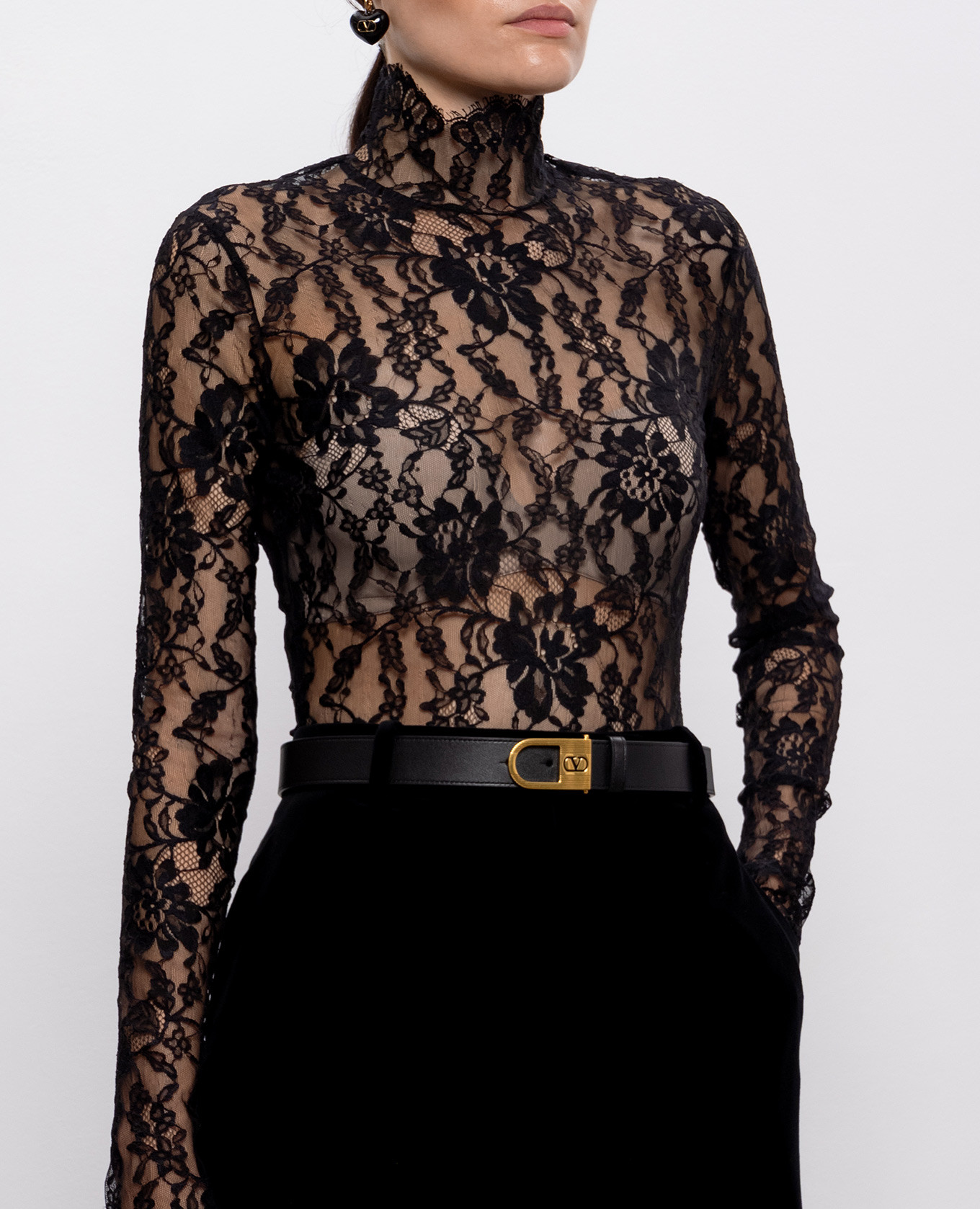 

Black leather belt with emblem Valentino