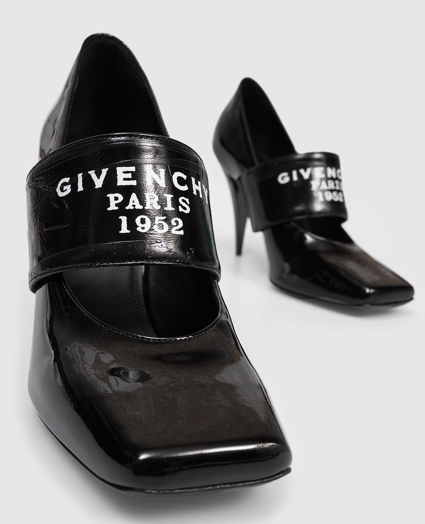 Black patent leather shoes with logo Givenchy 5