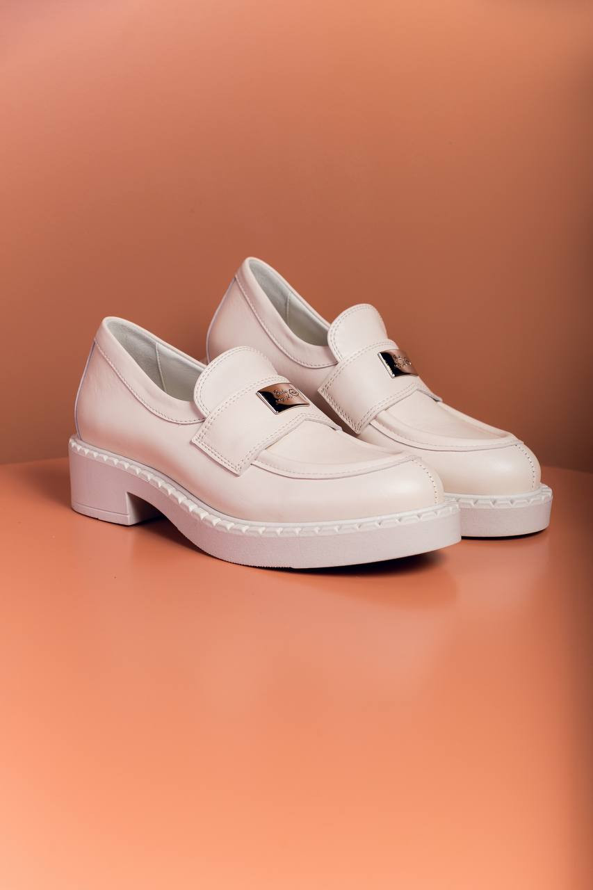 

Beige leather loafers with logo Babe Pay Pls