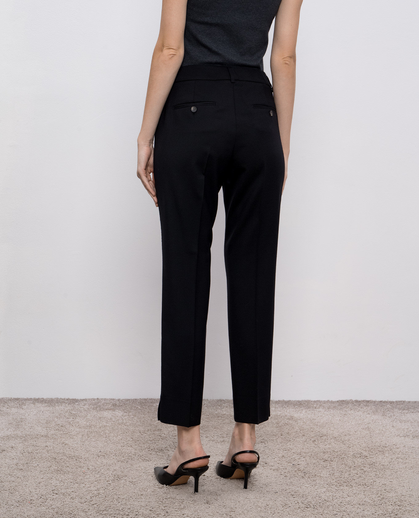 

Black wool pants with brand patch Peserico