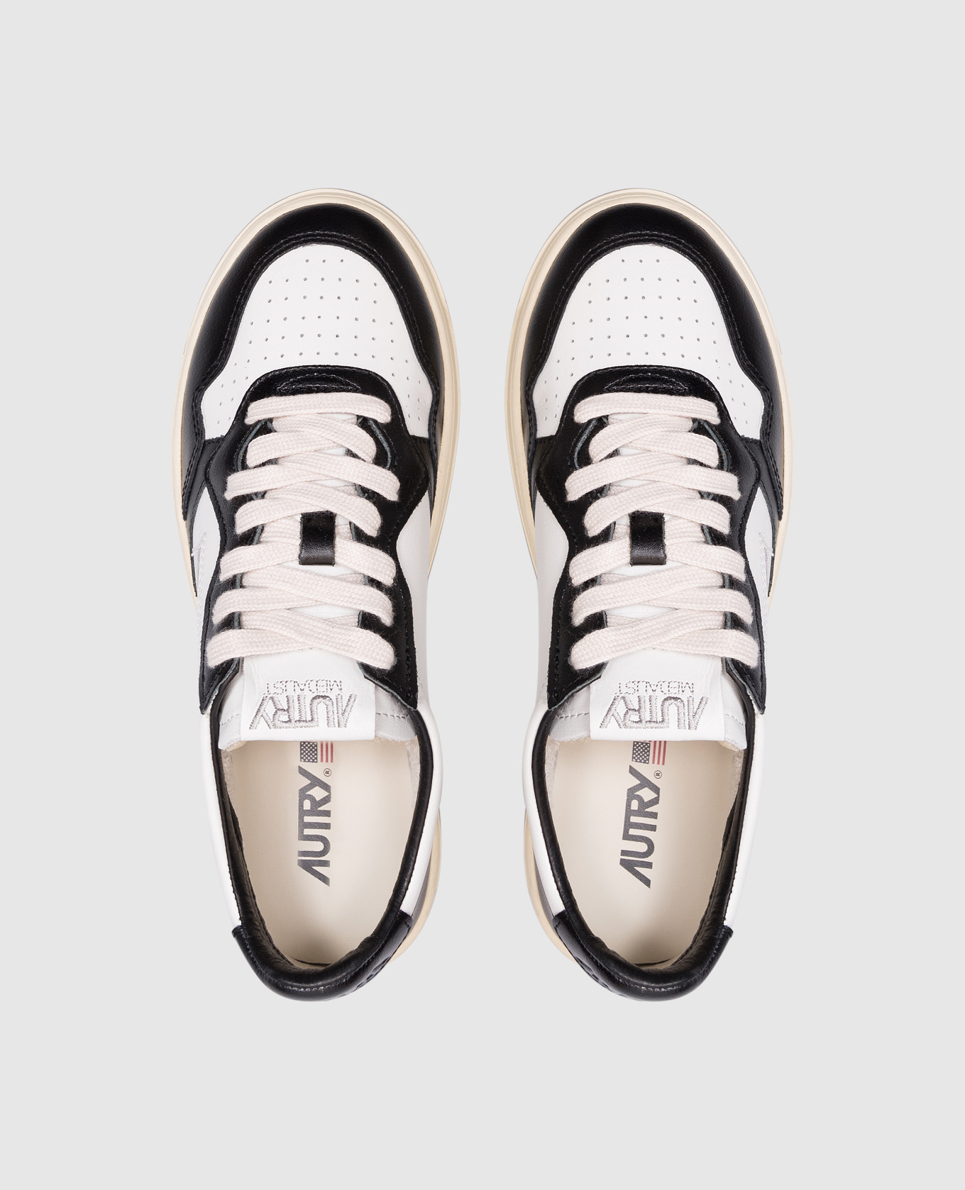 

MEDALIST leather sneakers with inscription AUTRY, White