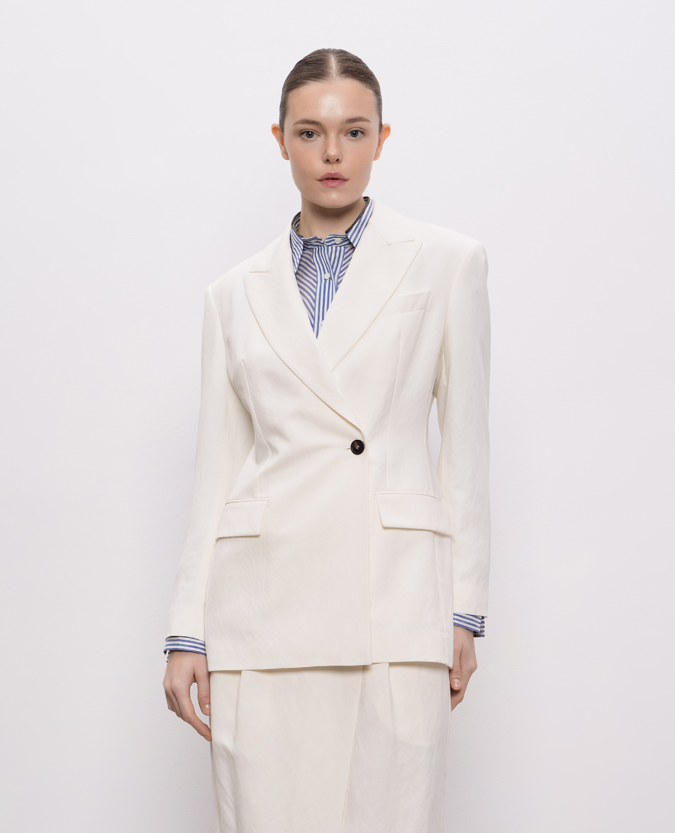Beige double-breasted jacket with monil chain Brunello Cucinelli 3