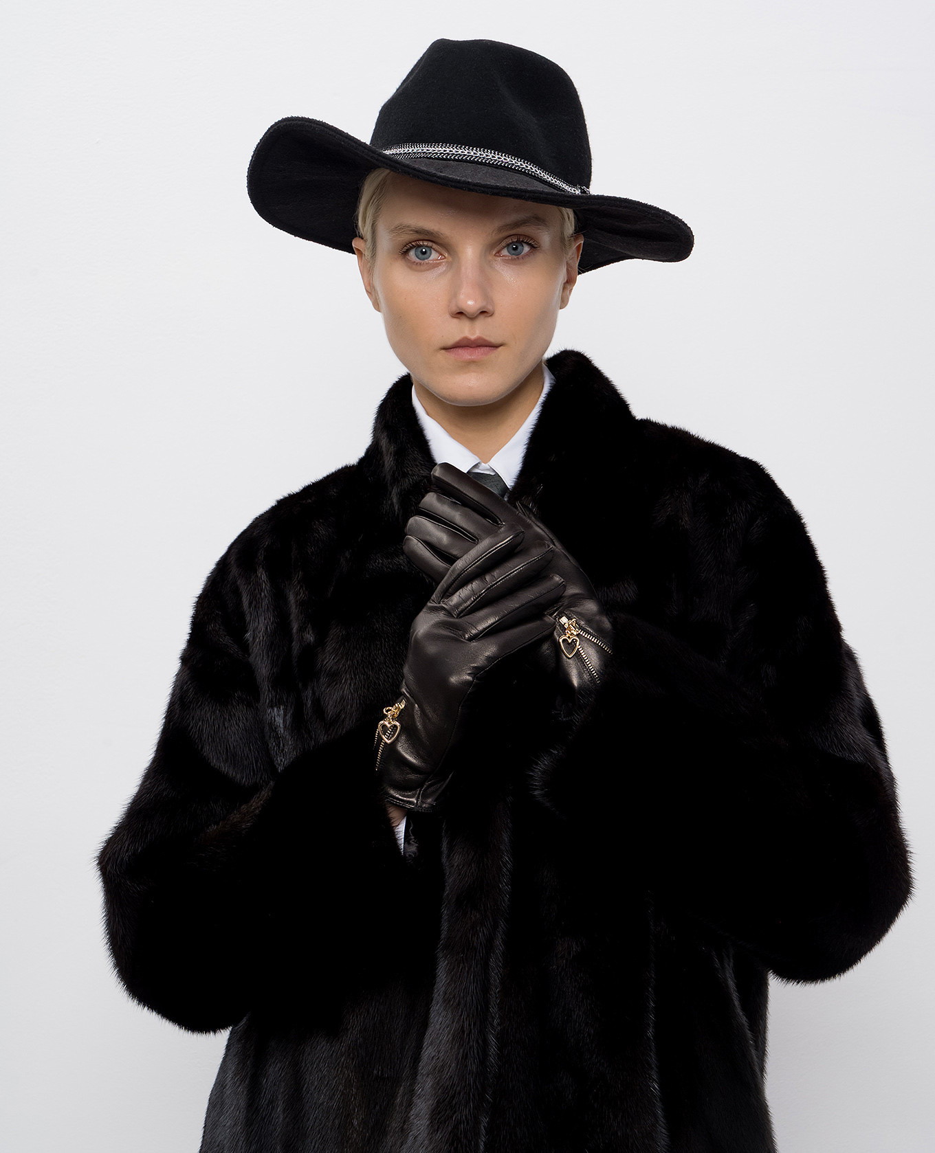 

Black leather gloves with zipper Sermoneta Gloves