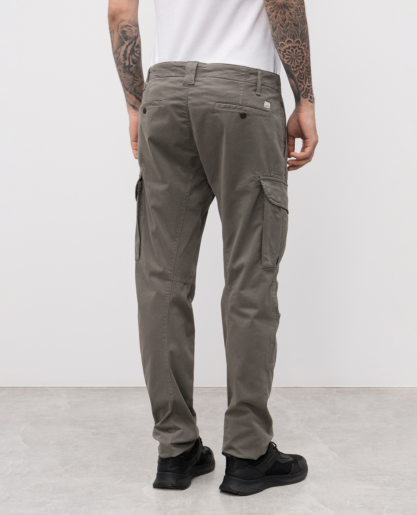 

Khaki cargo with logo C.P. Company