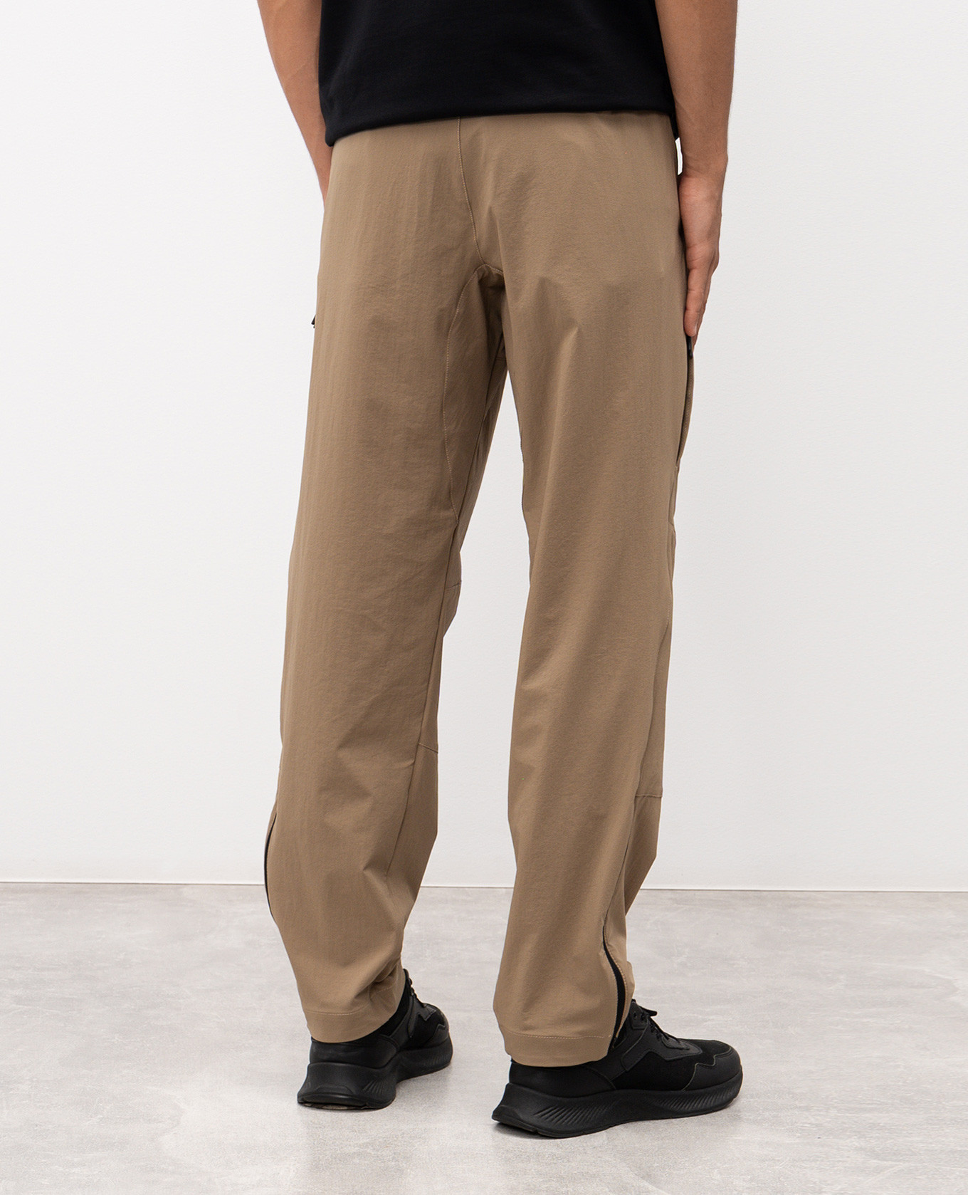 

RD-Civil beige pants with logo patch Riotdivision