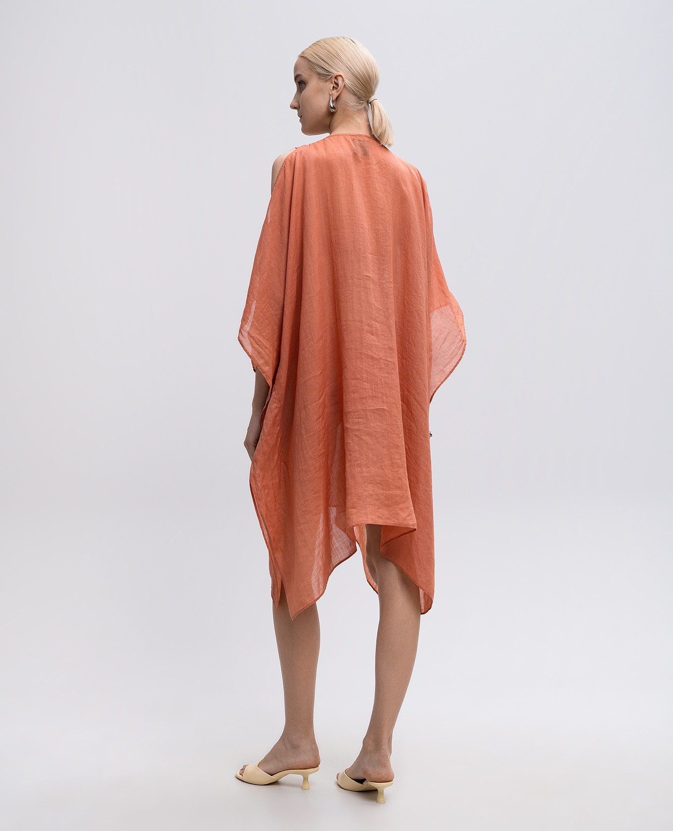 

Pink dress with sash Fisico