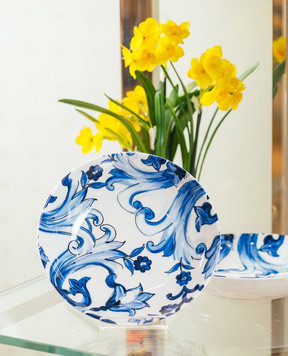 Dolce&Gabbana A set of white porcelain plates for first courses in the Blu Mediterraneo print TC0S05TCA40