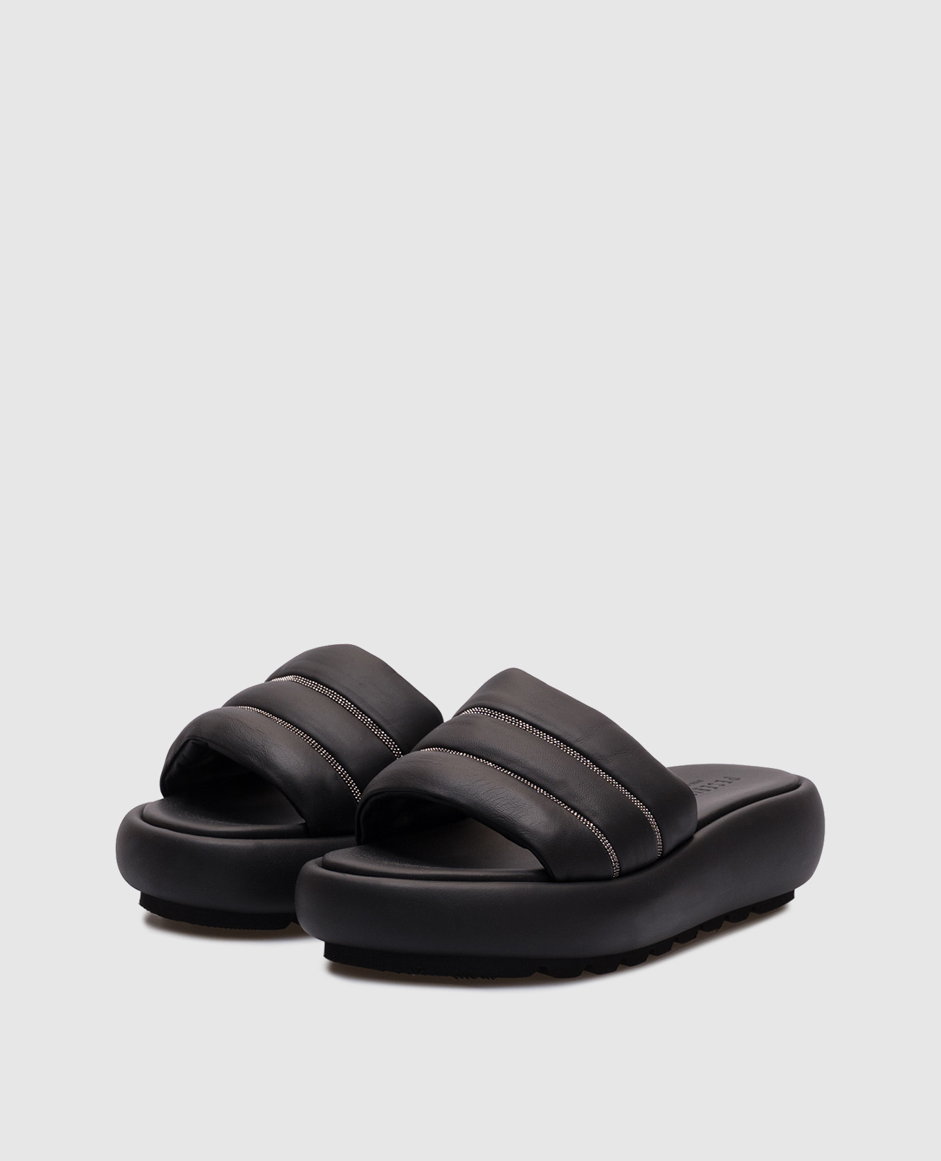 

Black flip-flops with a monil chain Peserico