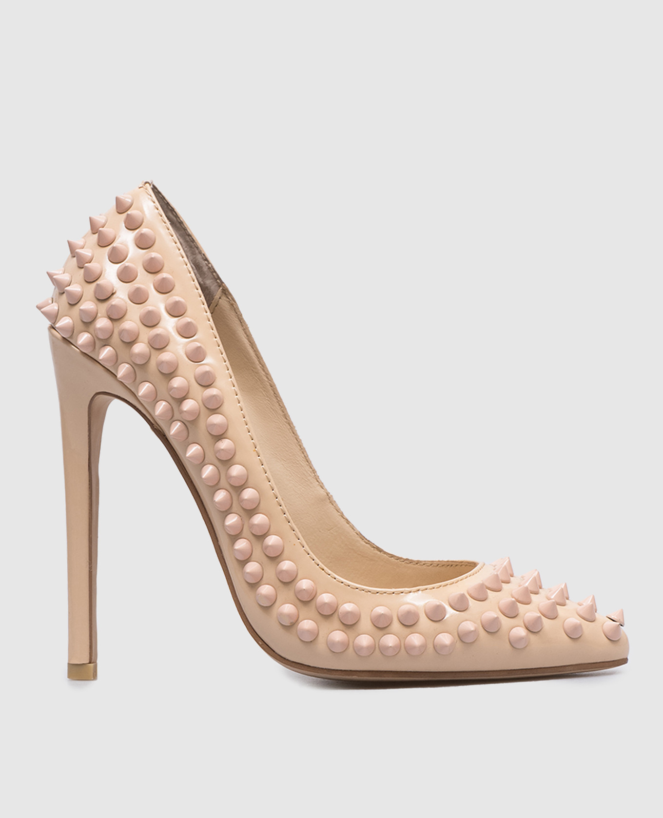 Beige leather shoes with spikes kandee