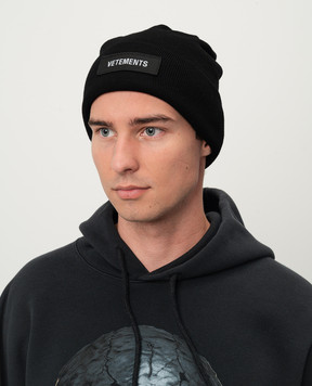 Vetements Black wool cap with logo patch UA65HA100B