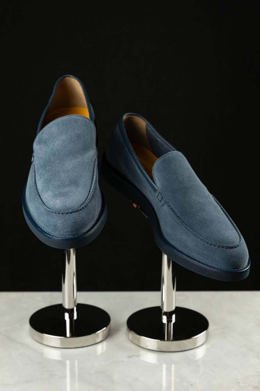

Blue suede loafers Doucal's