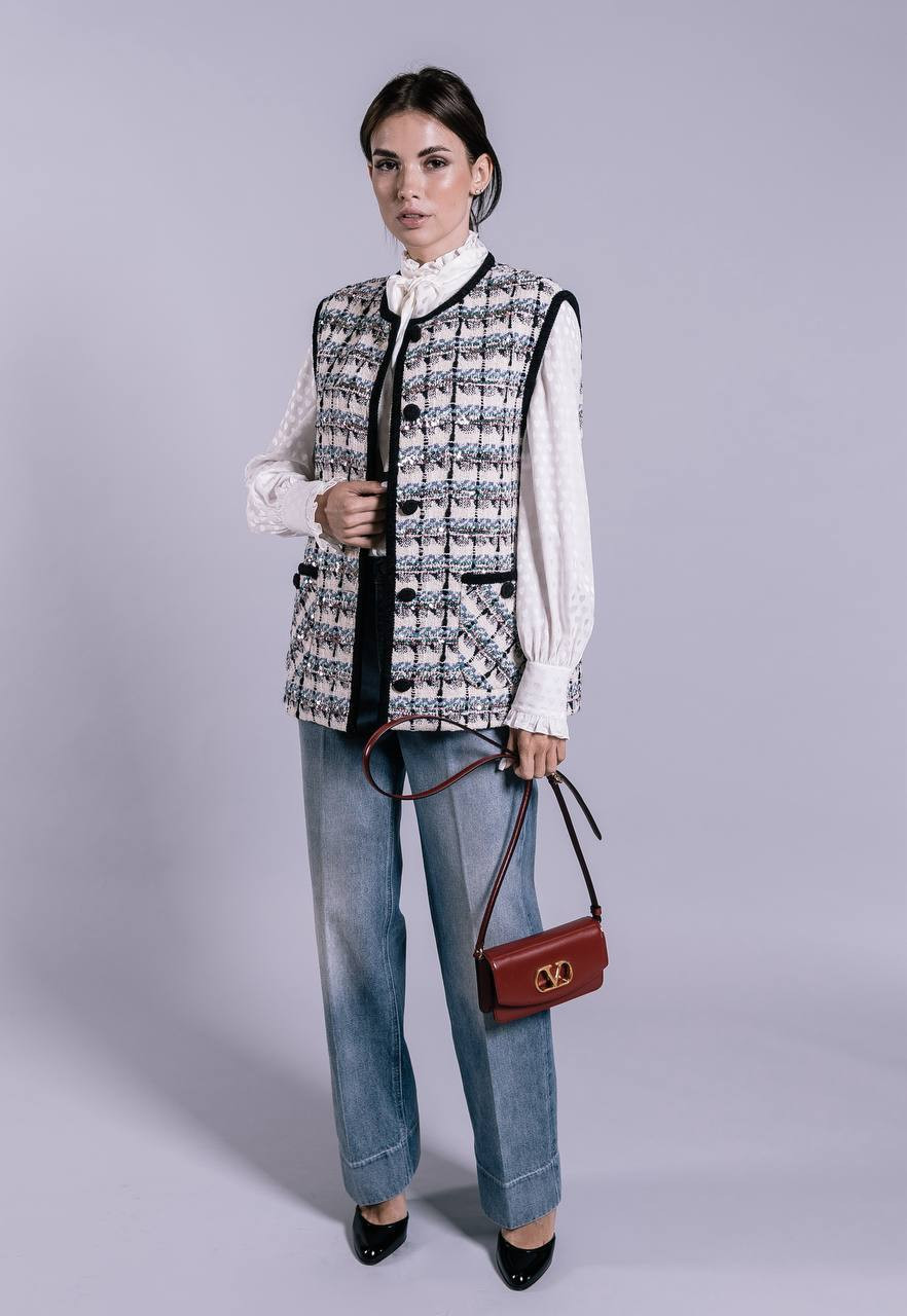 

Blue jeans with a worn effect Valentino