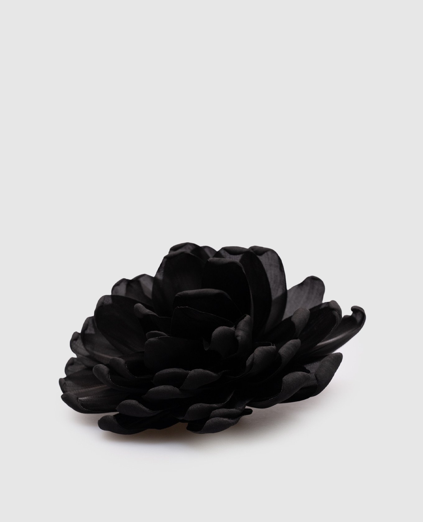 

Black flower brooch Solotre