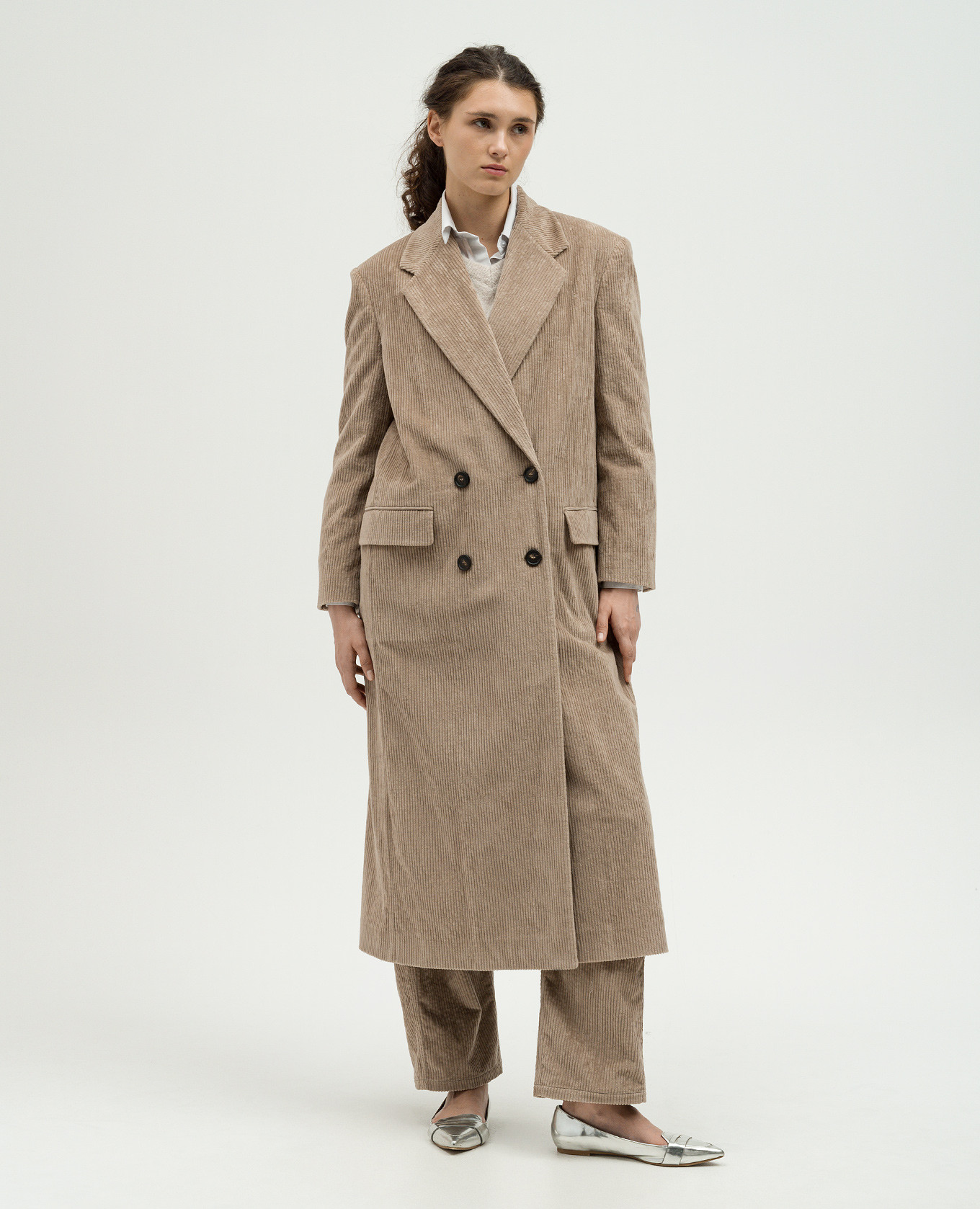 

Beige corduroy coat with monil chain Brunello Cucinelli
