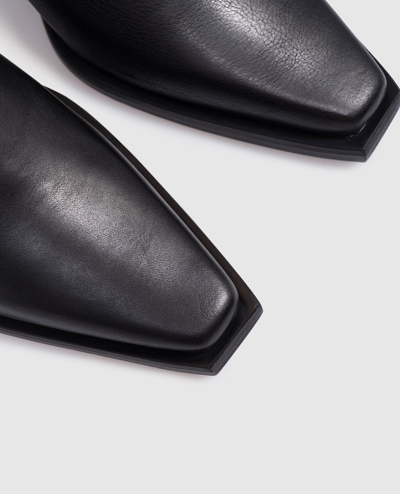 

Kay Pointy black leather boots Ann Demeulemeester