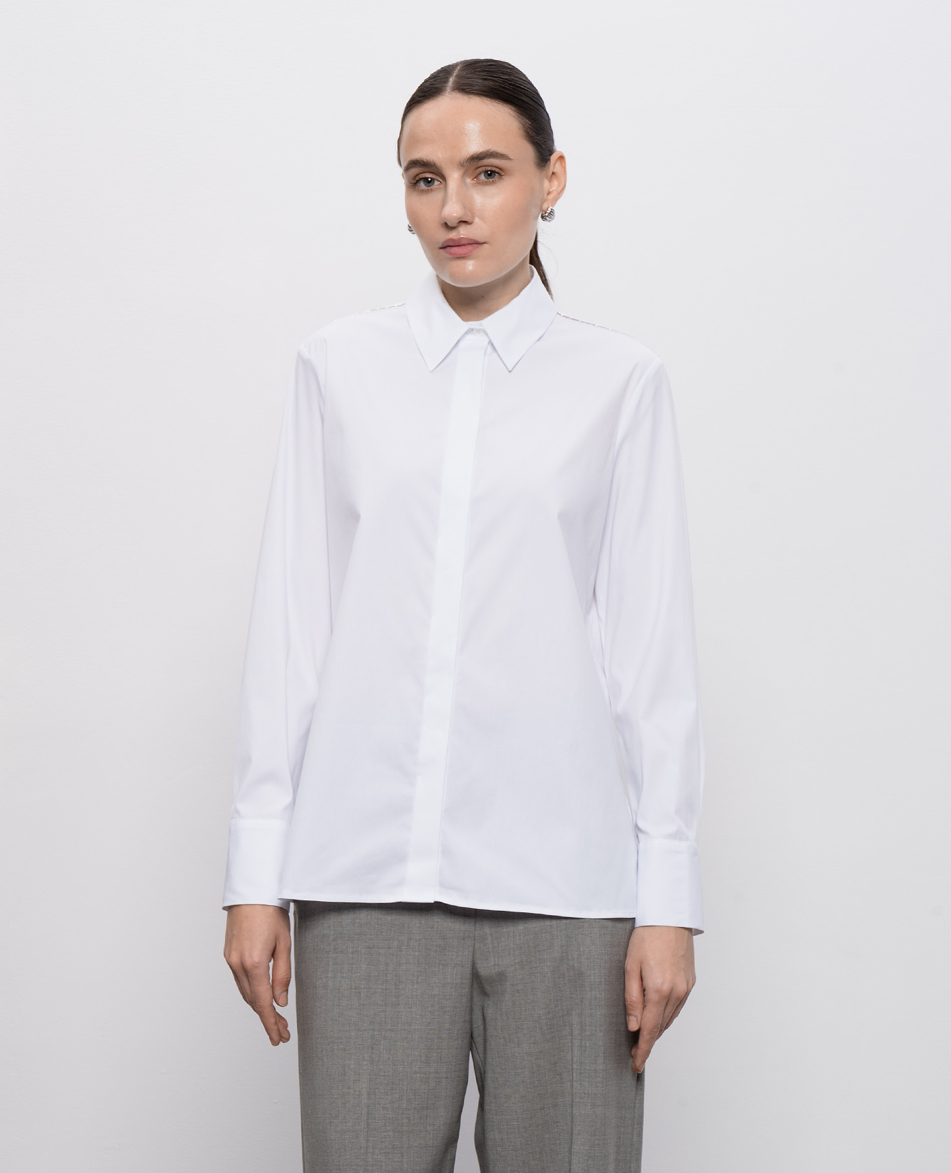 White shirt with a monil chain Peserico 3