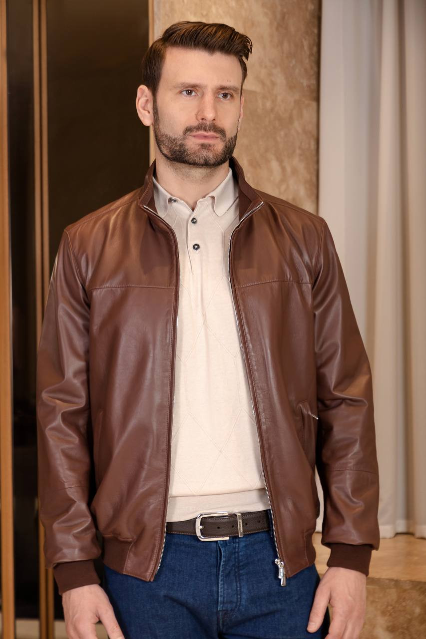 

Brown leather strap with logo engraving Enrico Mandelli