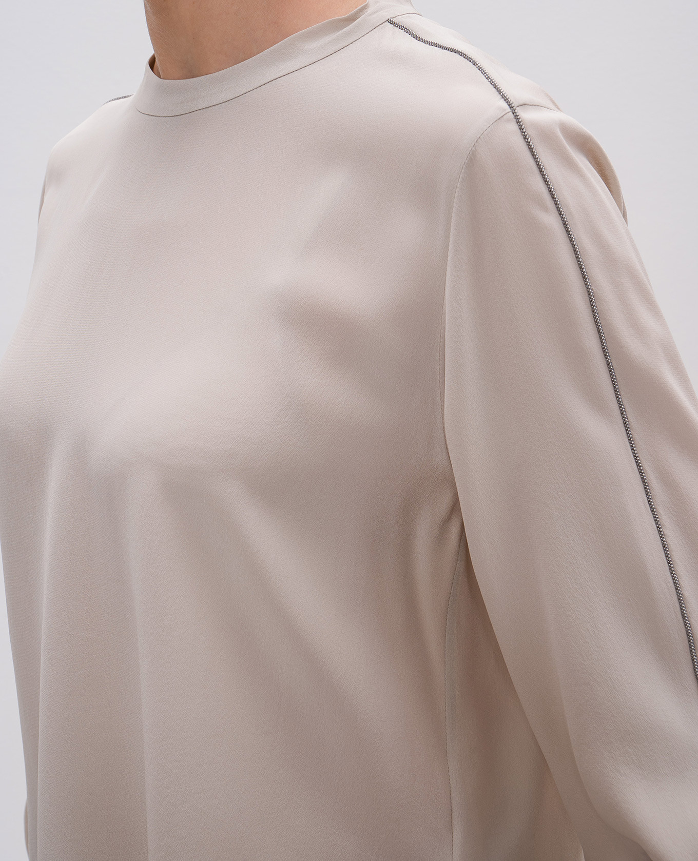 Beige silk blouse with monil chain Brunello Cucinelli 5