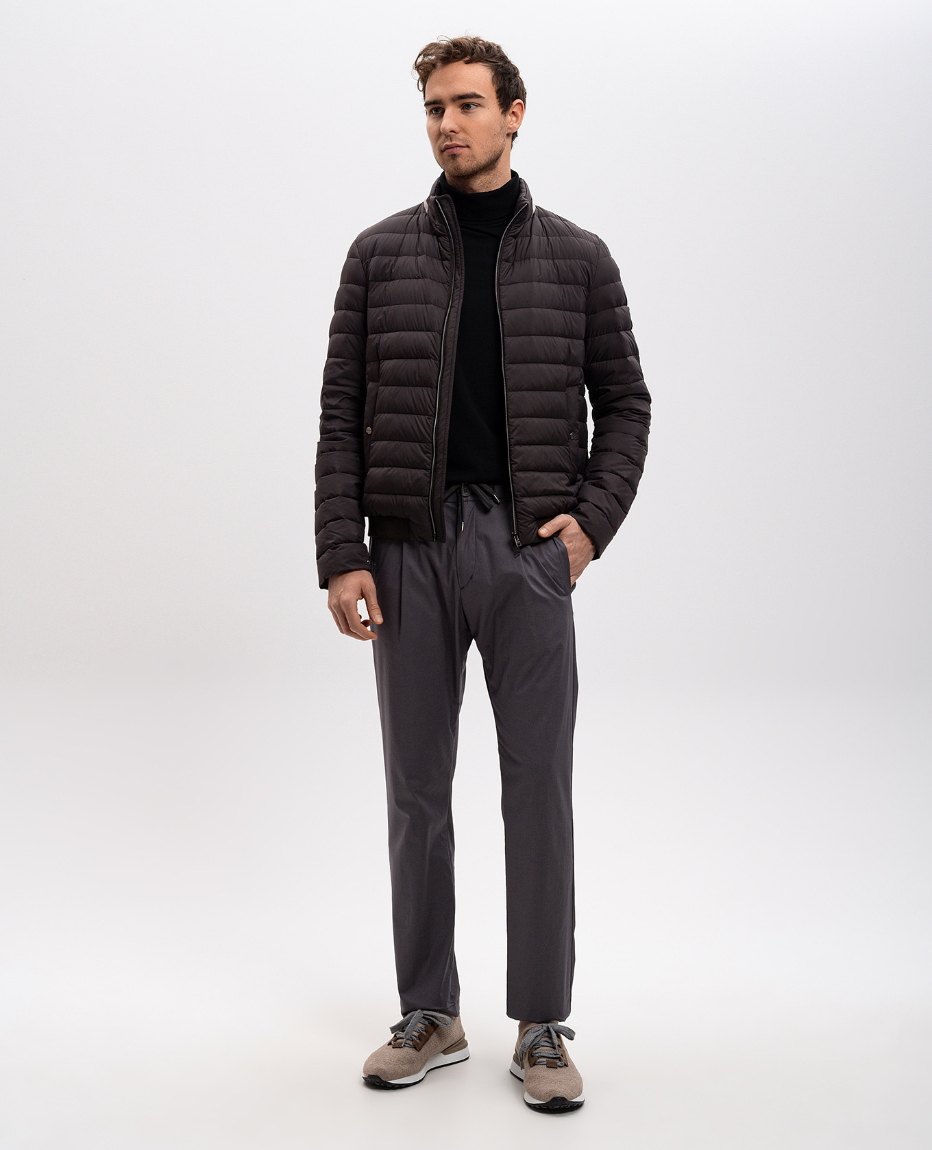 

Grey pants with metal plate with engraved logo Herno
