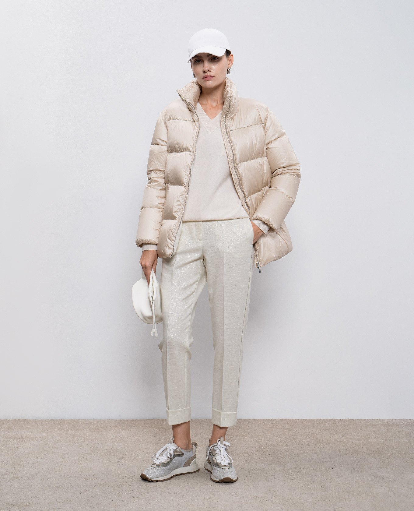 

Beige wool, silk and cashmere pullover with monil chain Peserico