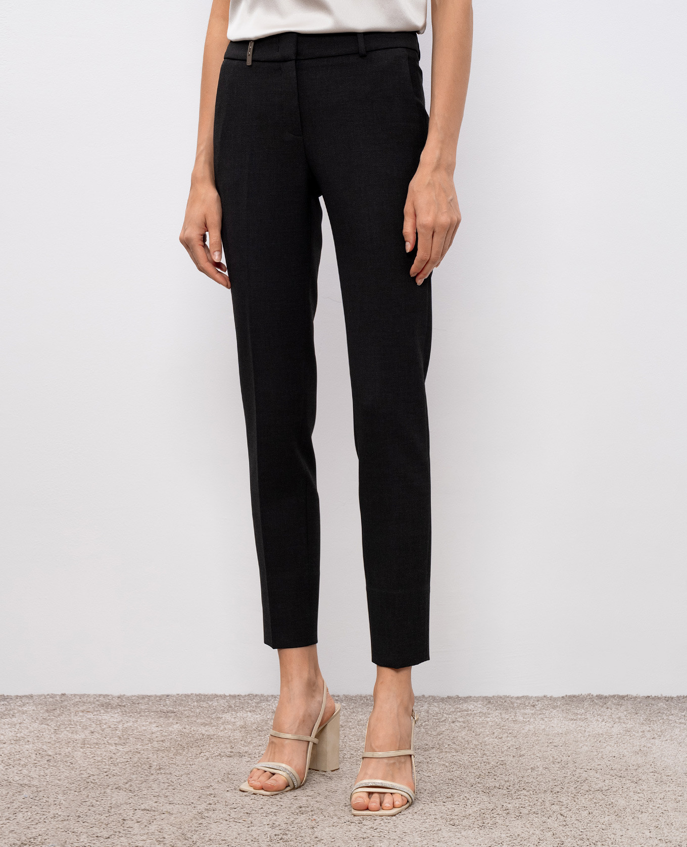 

Gray pants with brand patch Peserico, Grey