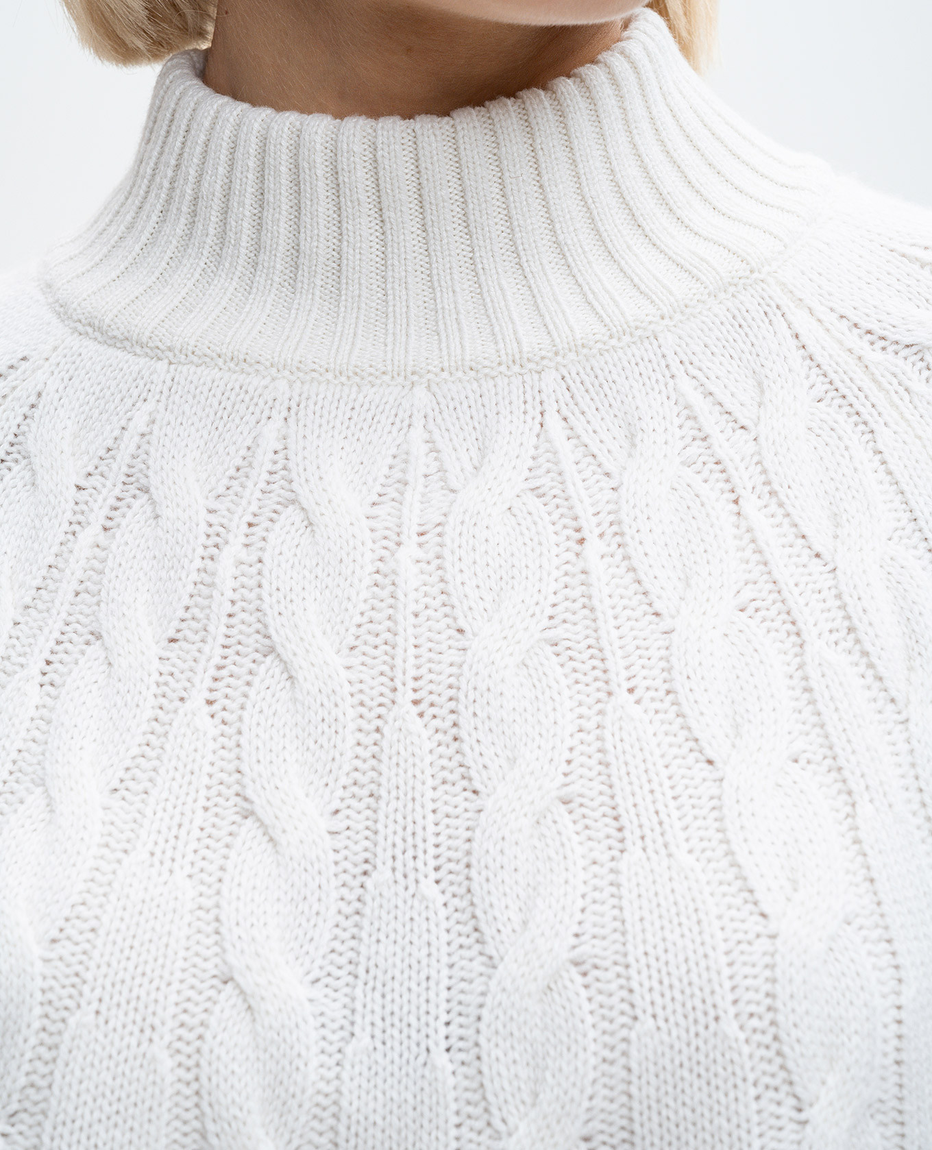 

White cashmere sweater with a textured pattern COLOMBO