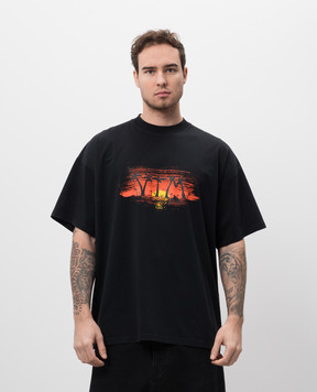 Vetements Black t-shirt with a contrasting print UA66TR720B