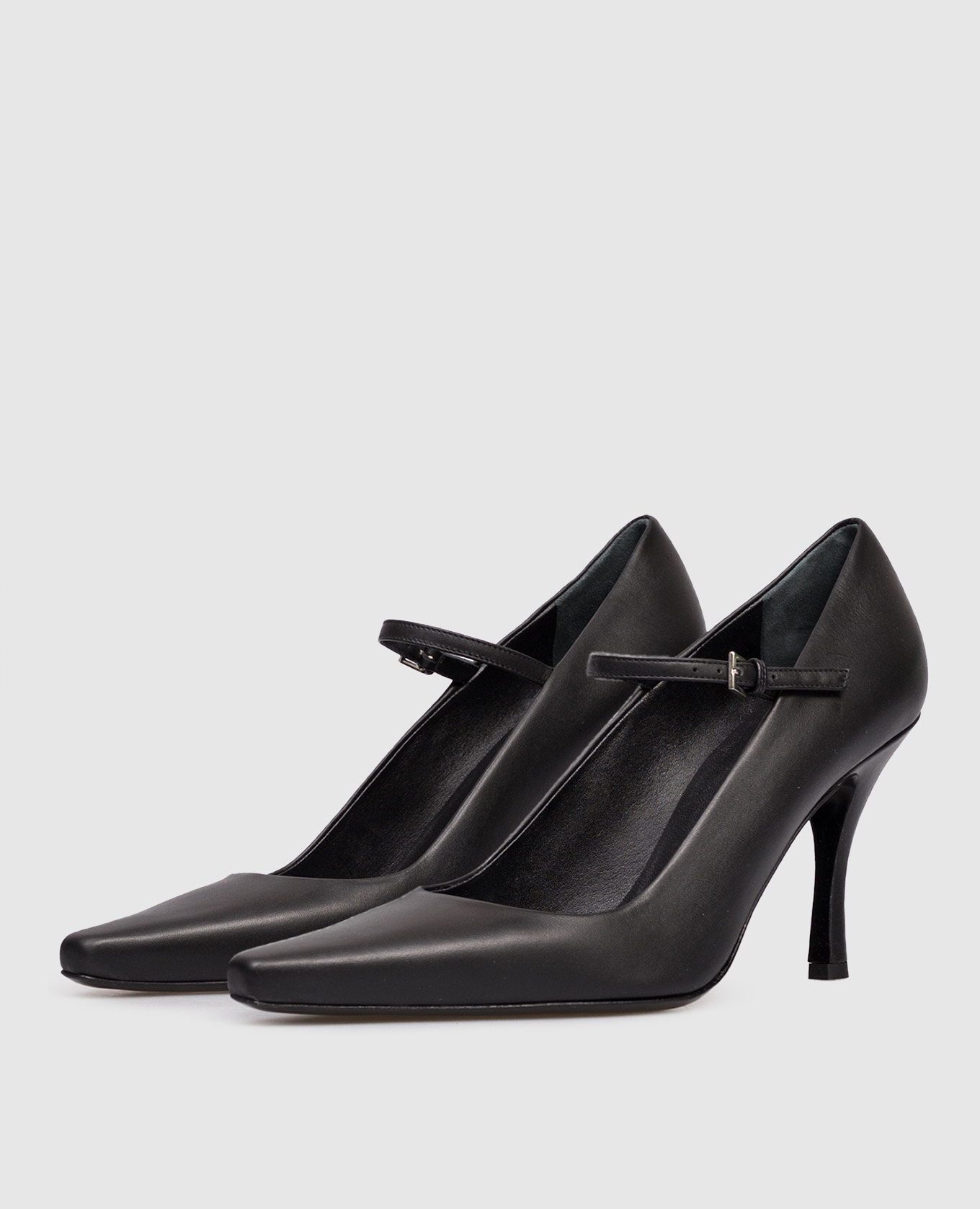 Black leather shoes CAREY Loulou de Saison 2