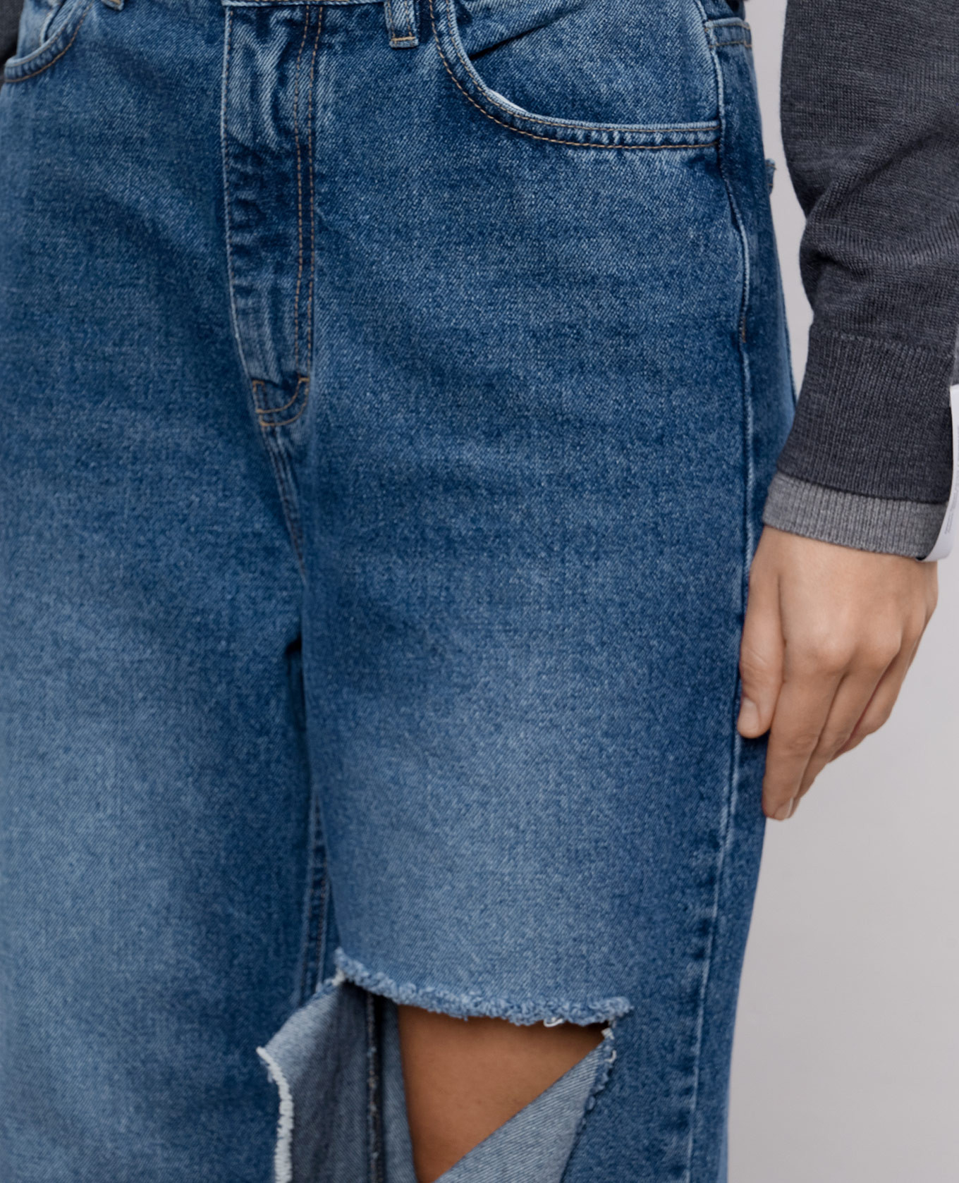 Blue jeans with a worn effect Rokh 5