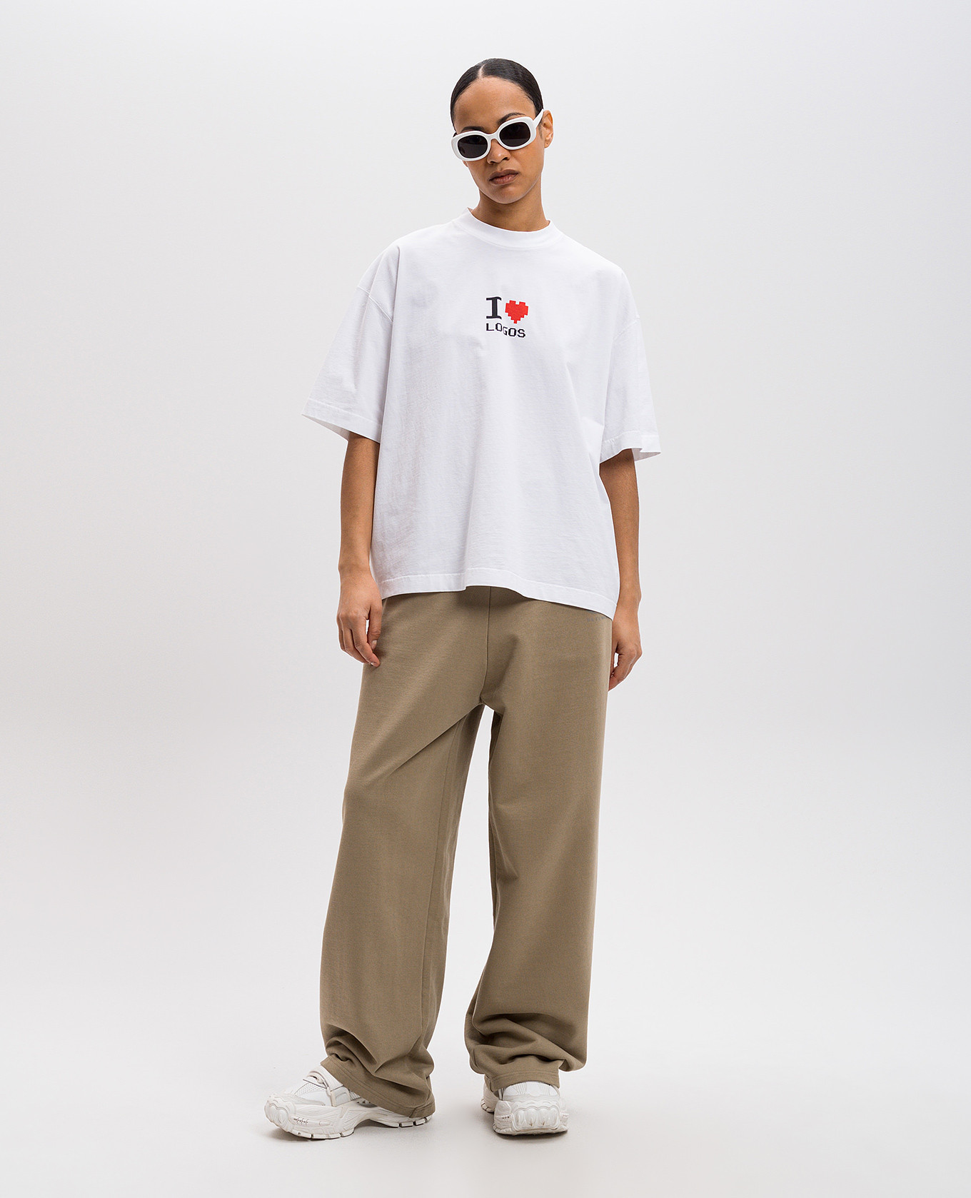 

Beige sweatpants with logo Vetements