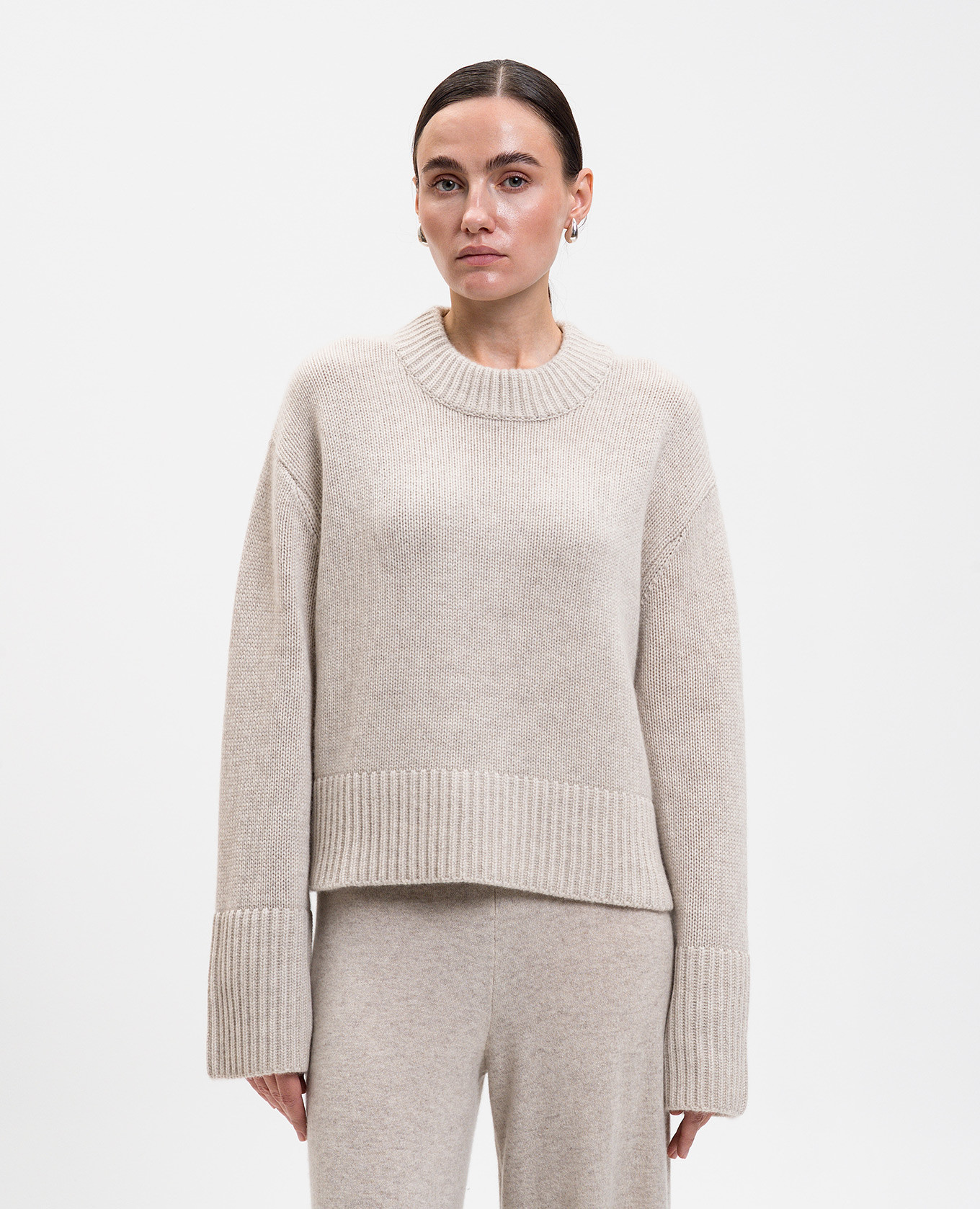 

Sony beige cashmere sweater LISA YANG