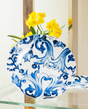 Dolce&Gabbana A set of white porcelain dinner plates in the Blu Mediterraneo print TC0S04TCA40