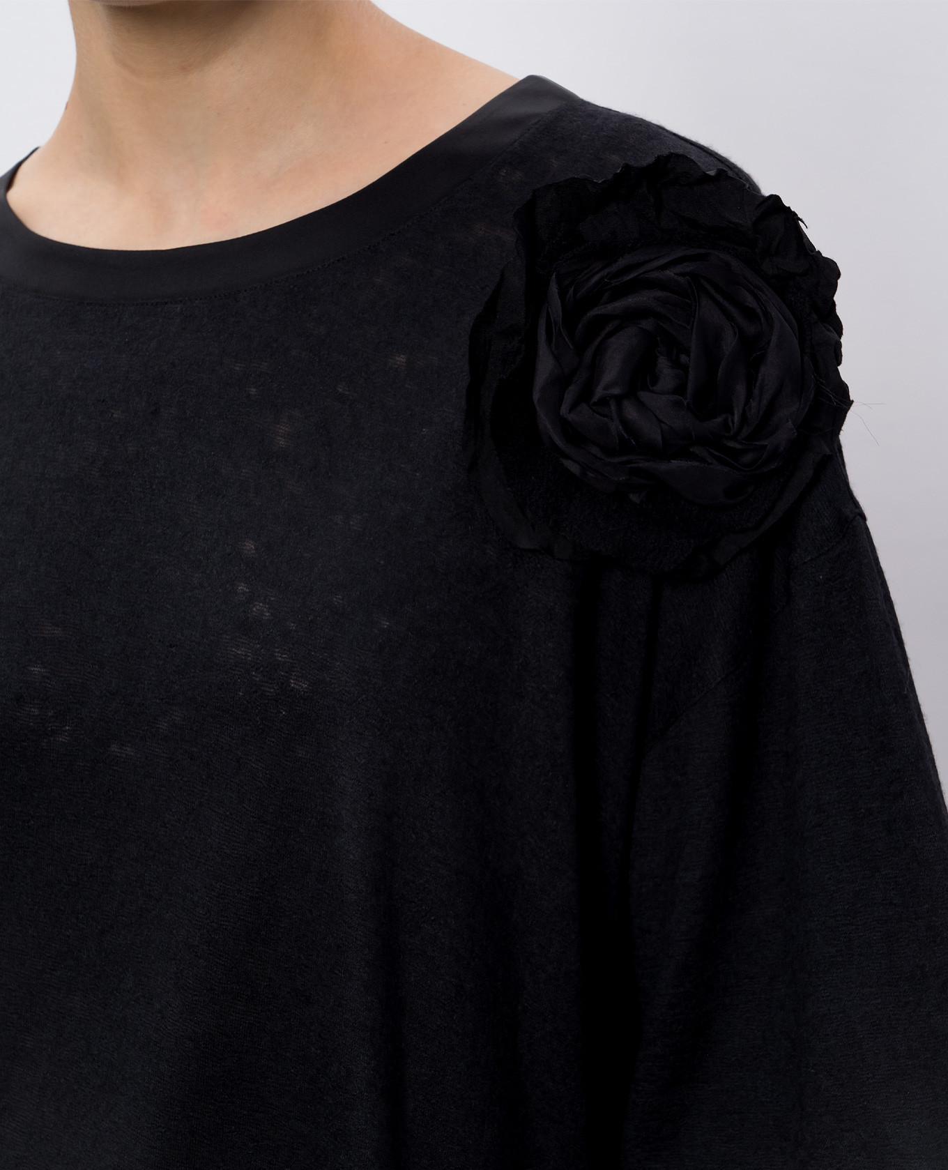Black cashmere and silk t-shirt with brooch Ermanno Scervino 5